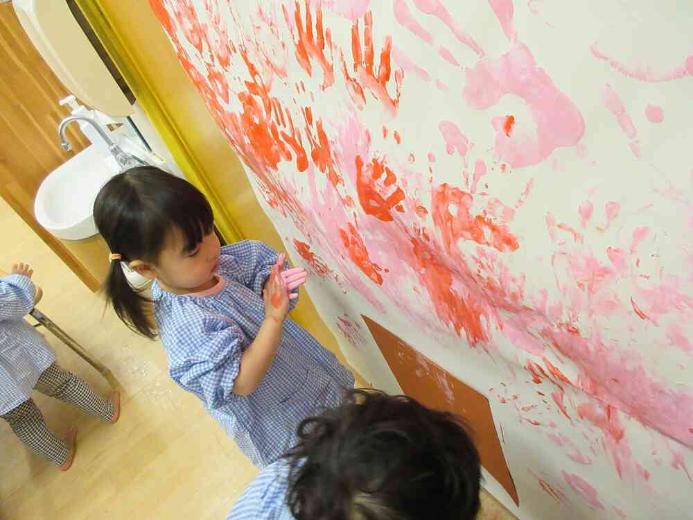 手がピンク色だ〜！