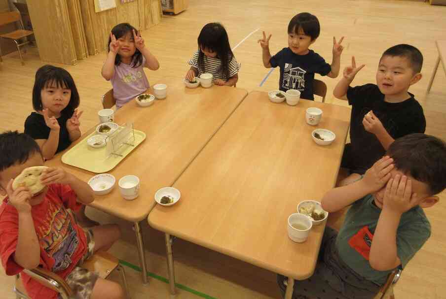 自分たちで作ったパン、おいしいね☺
