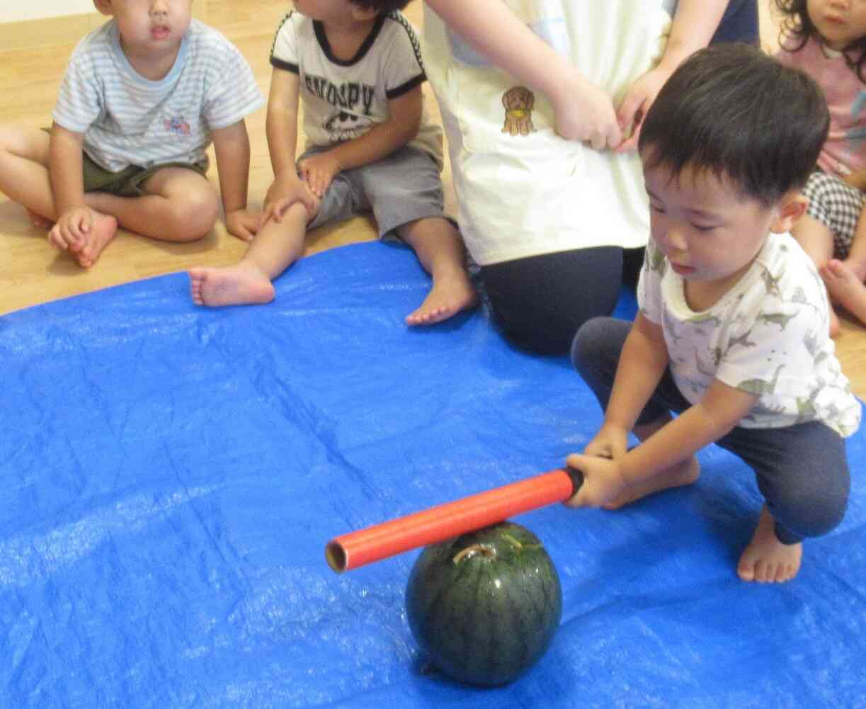すいかを叩く姿がかっこいい!