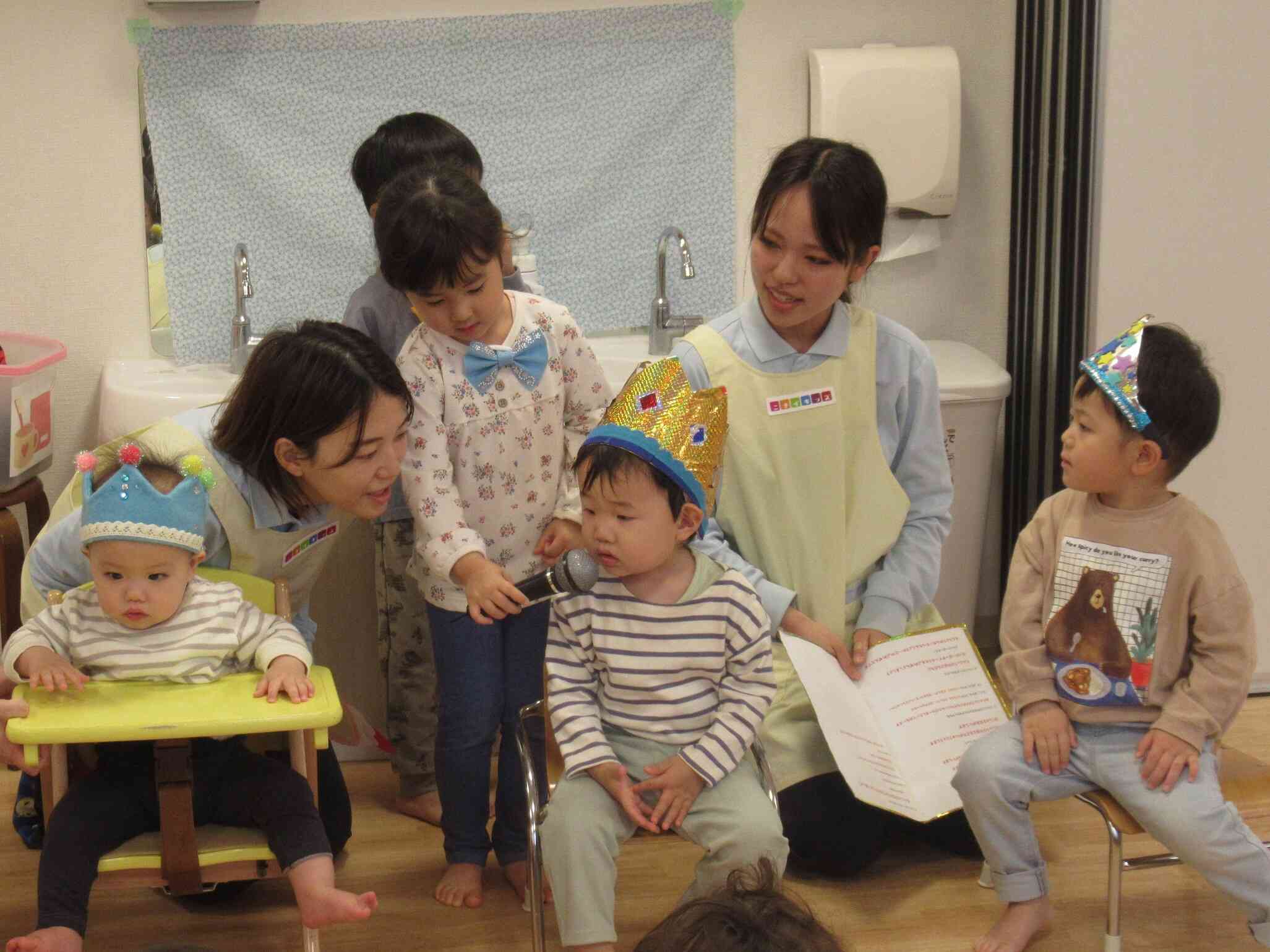 あひる組のお友達もインタビューに答えていました。ドキドキドキ☆