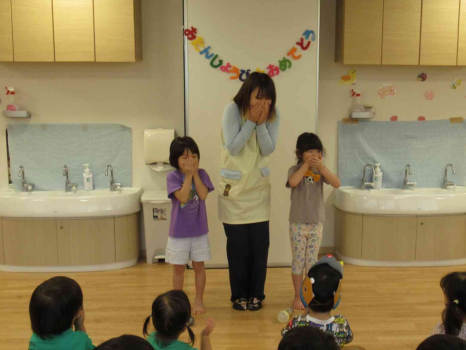 本日の司会のお友達です。先生と一緒に手遊びもしてくれましたよ！！