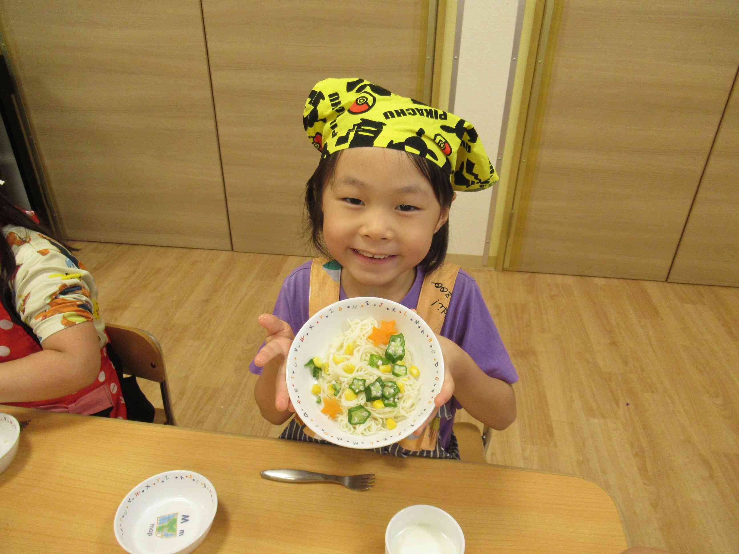 「私のも見て‼！早く、食べたいね！！」