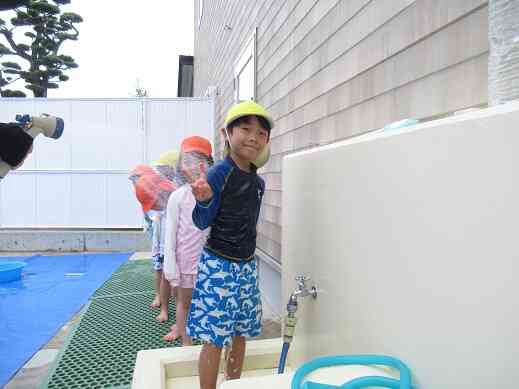 水遊びの前後はシャワーにかかるよ。