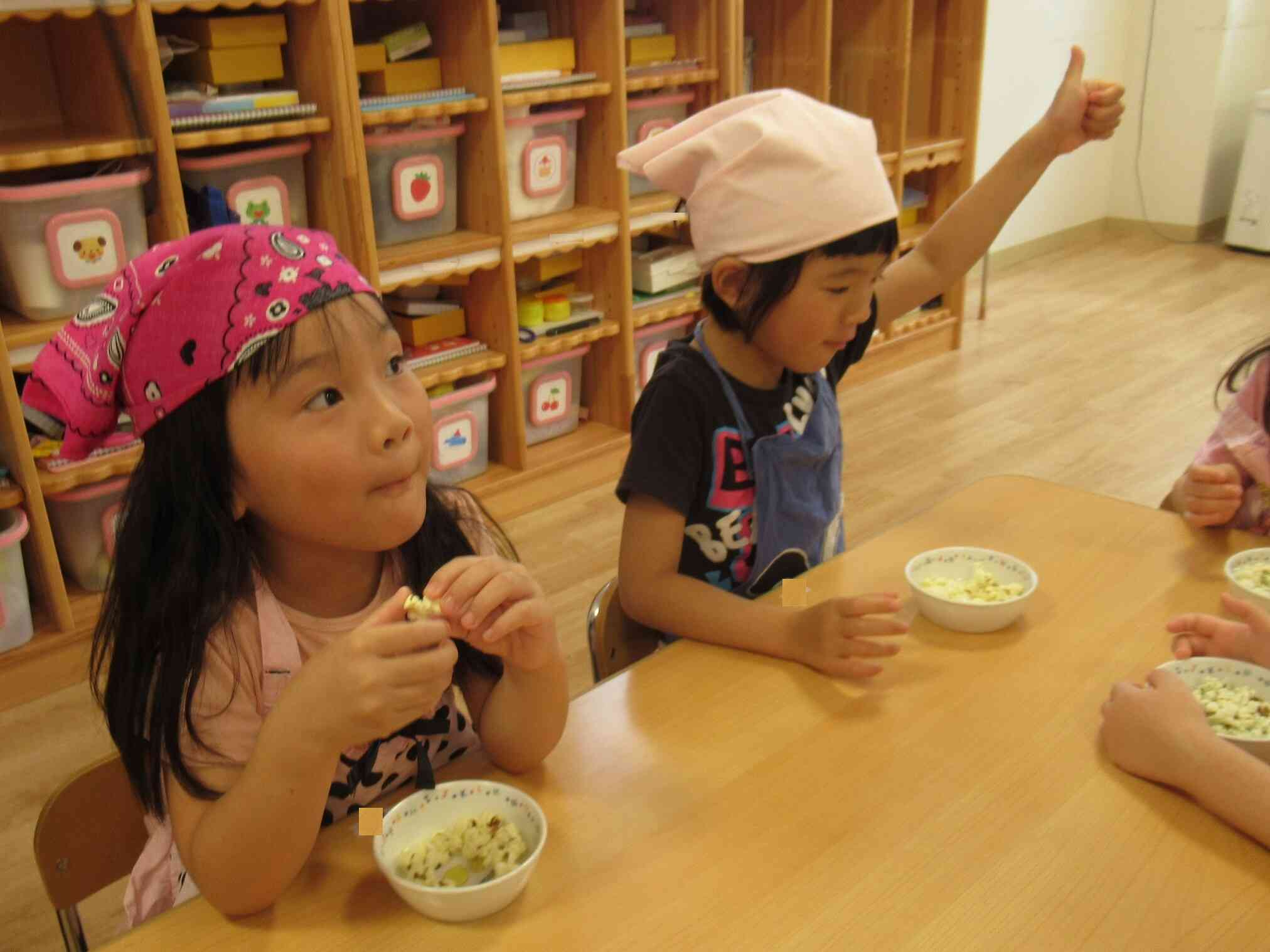 いい匂いとともに「いただきます」美味しかったようで食べるとグーサインが出ていました！！