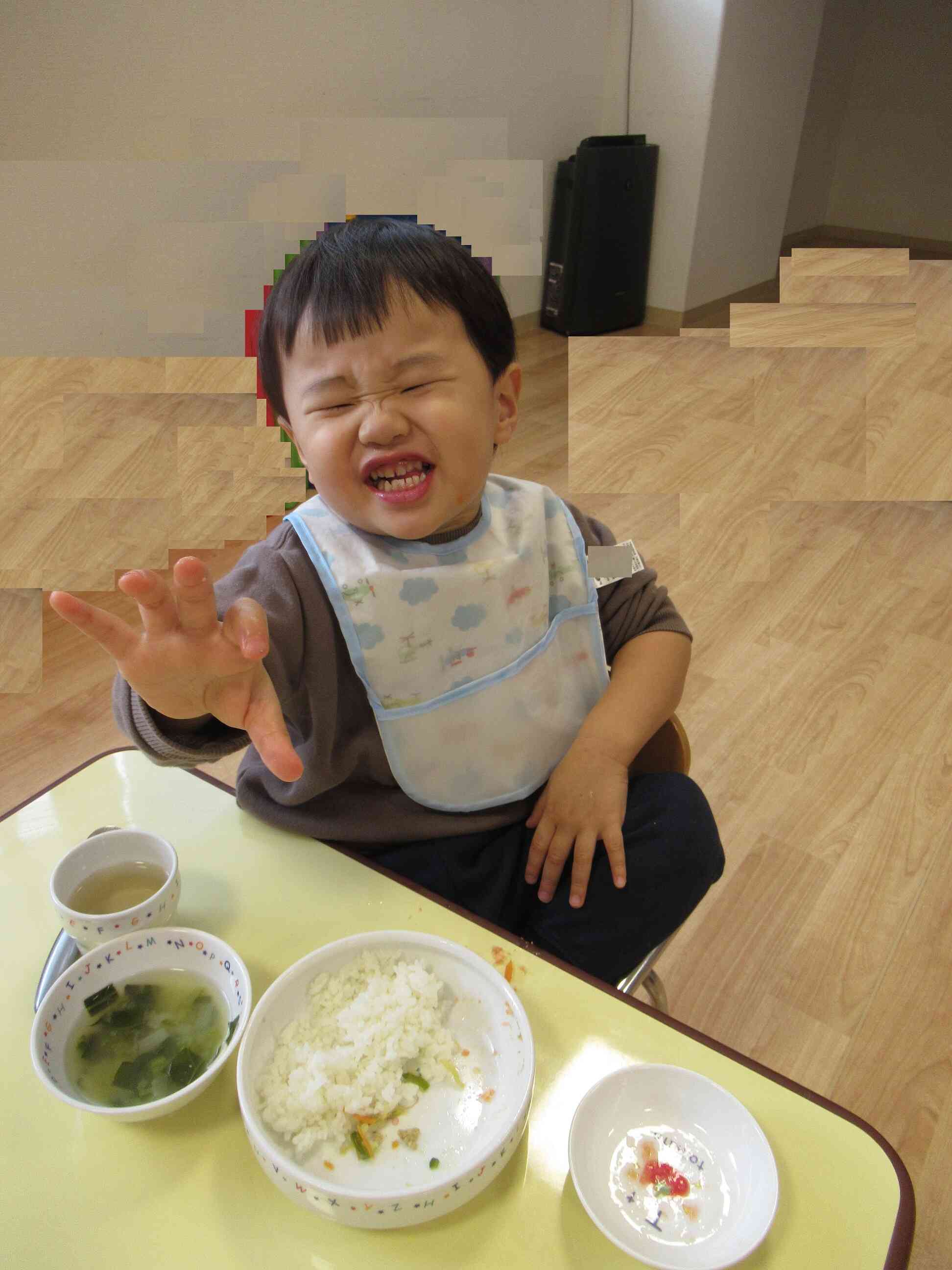 給食美味しいなぁ～　