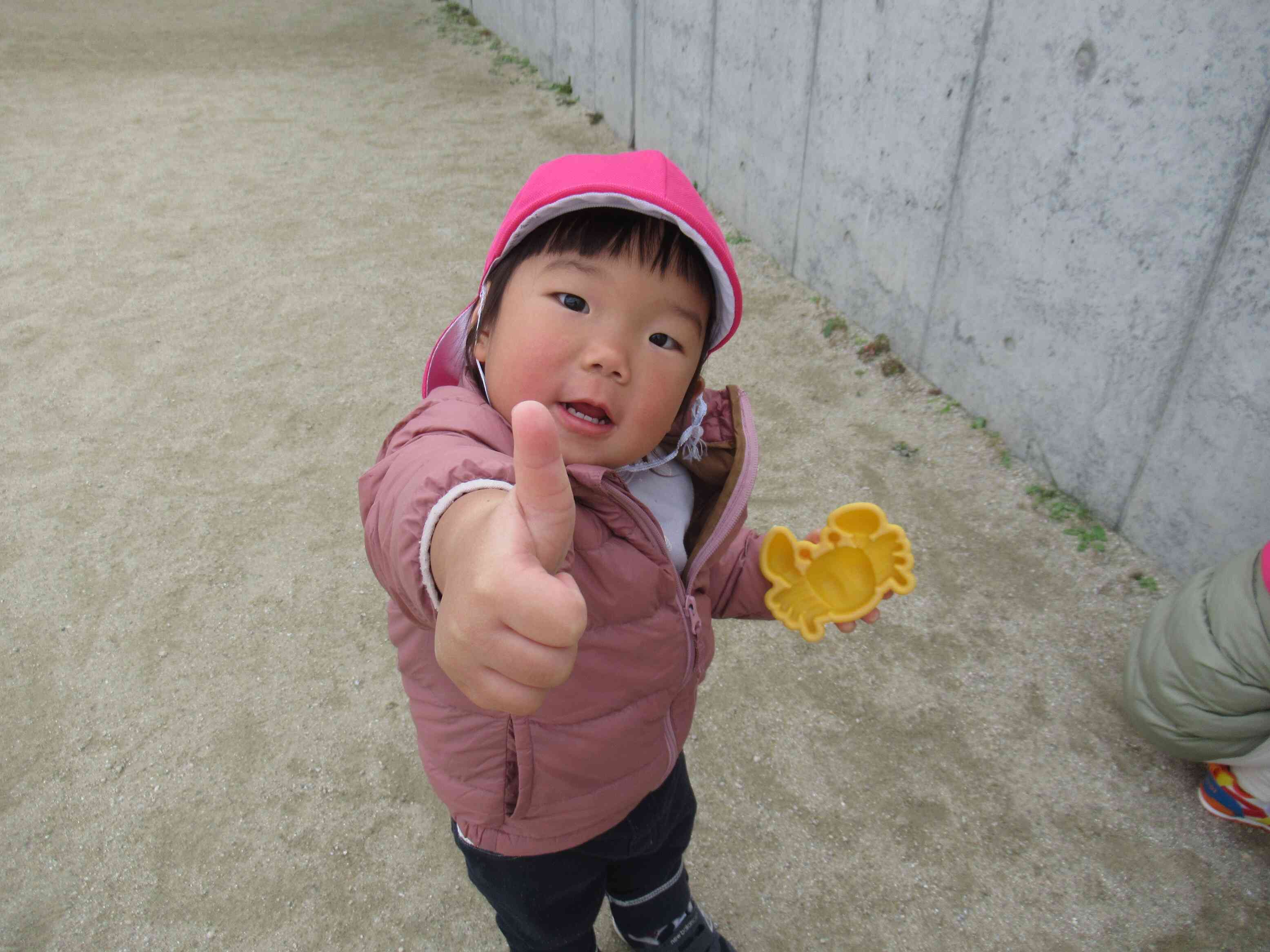 カメラに向かって、、グ～！！