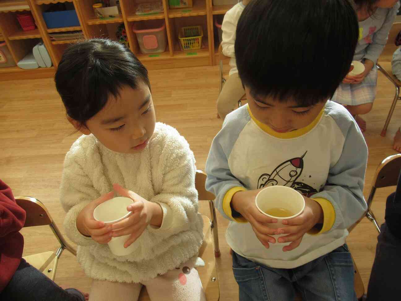 どんな色をしているのかな？和食について知ることができてよかったね。