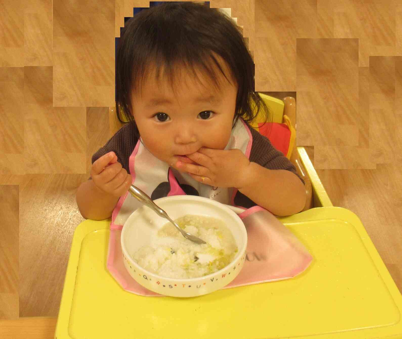 もりもり食べて大きくなるぞ~!!