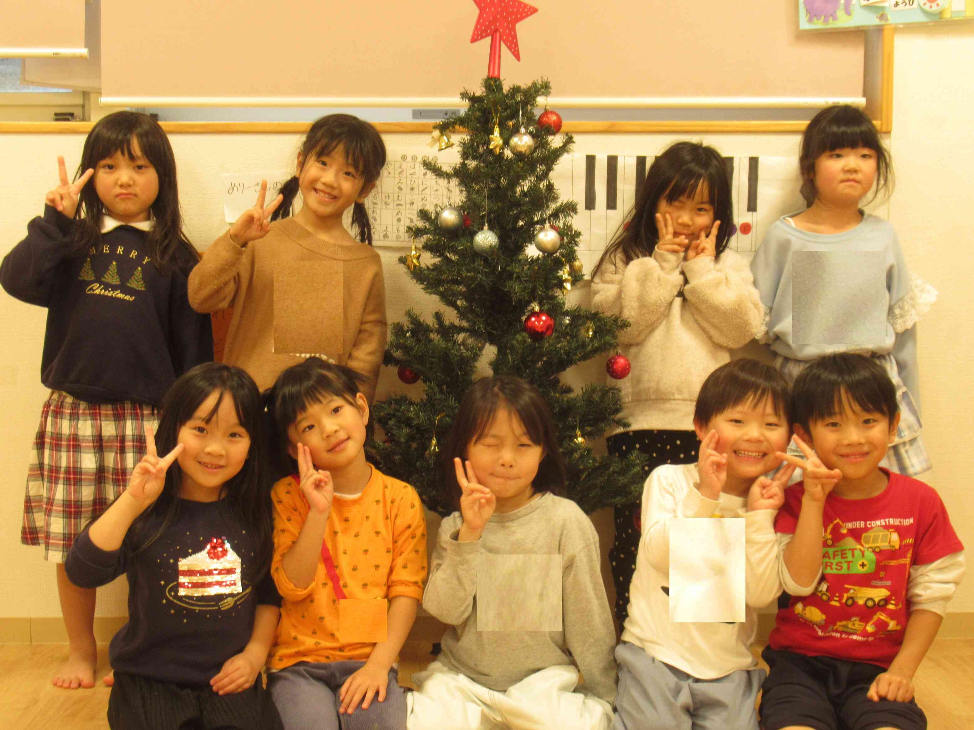 みんなで作るクリスマスツリー