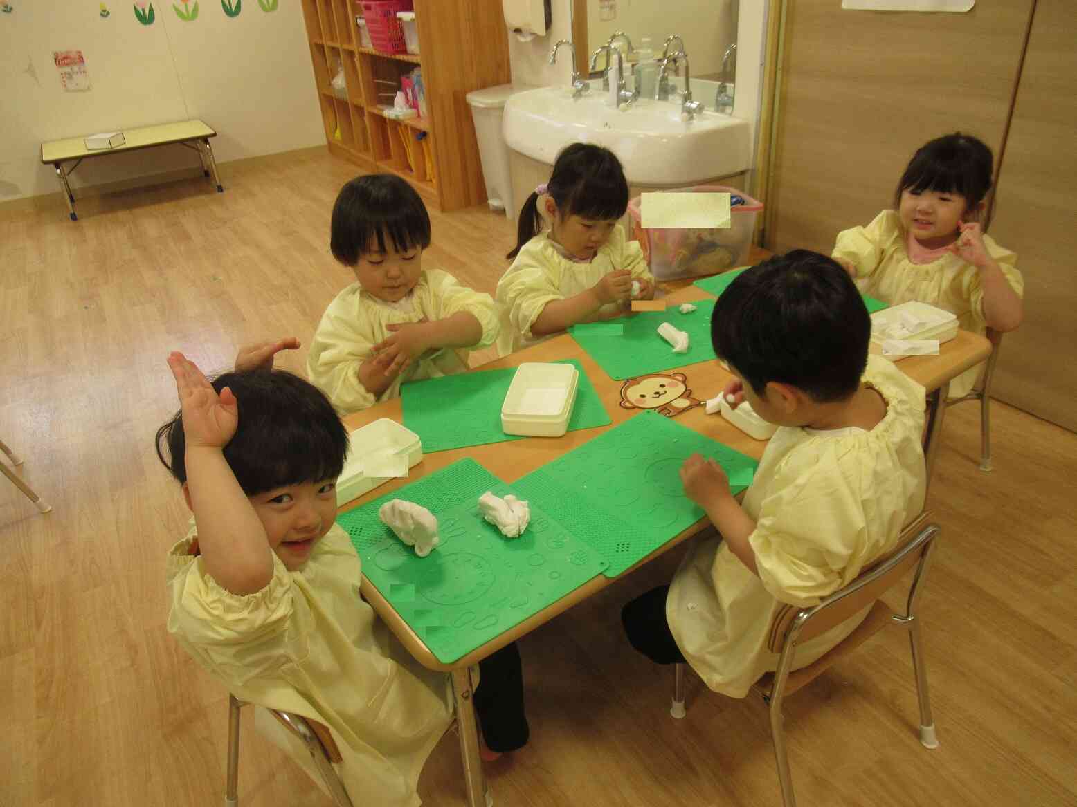 はじめての粘土遊び（りすぐみ）