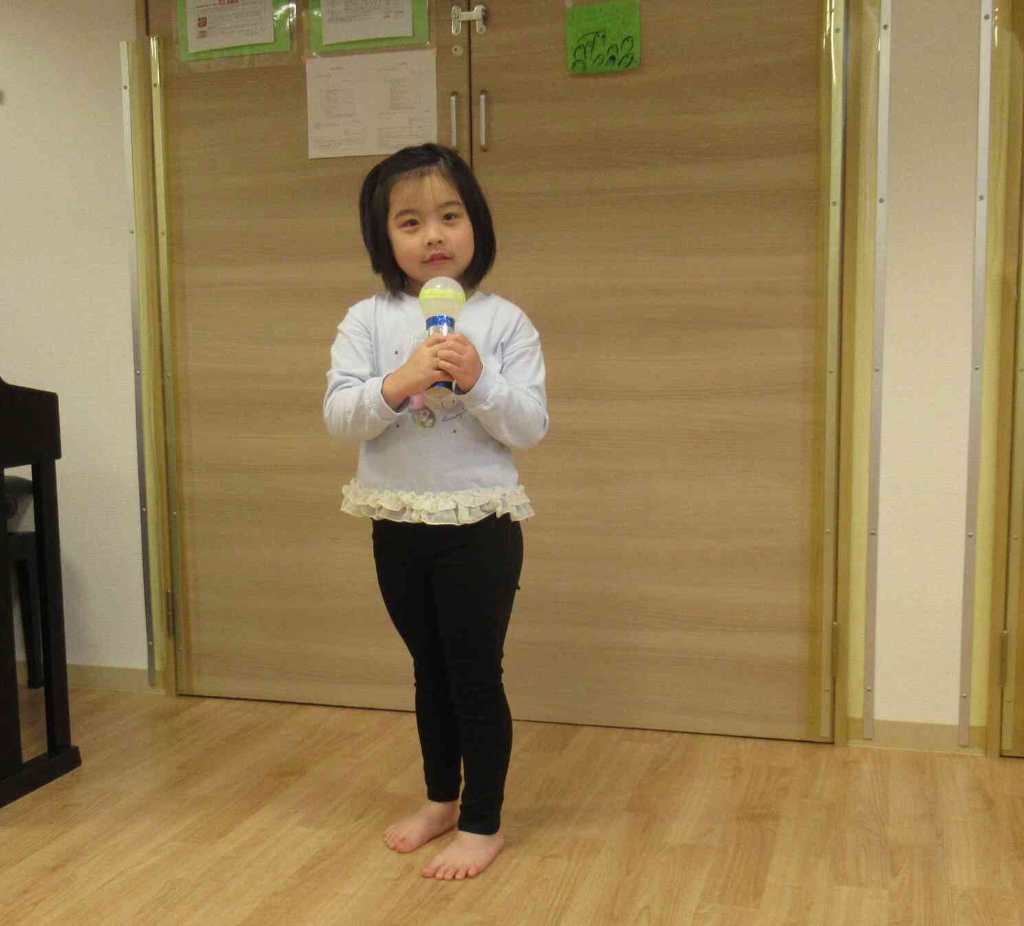 皆の前で発表中！！人前で自分の思いを話すことが出来、自信にもつながりますよ！！