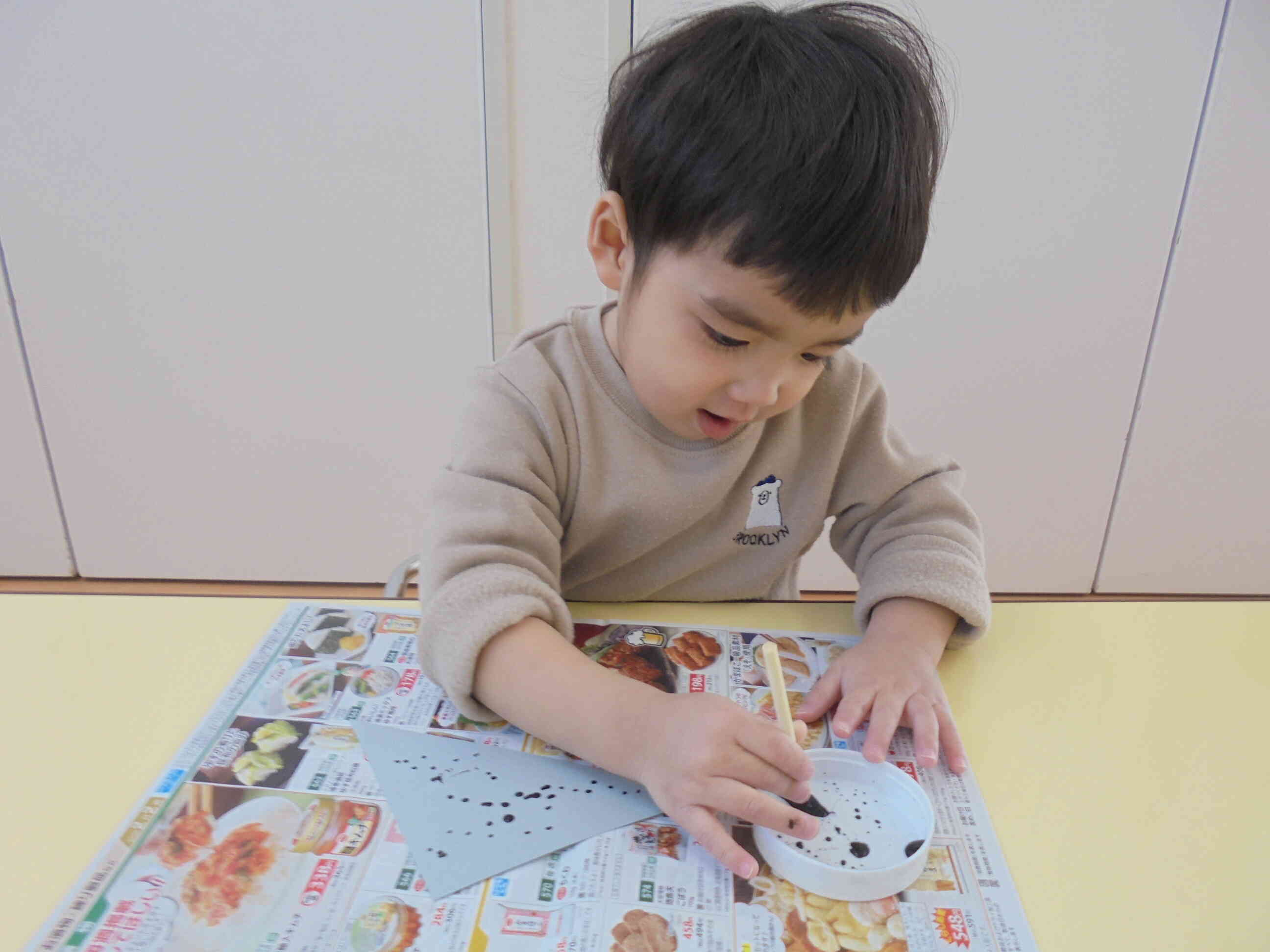 楽しそうだね。この一年間で製作遊びが好きになりました。