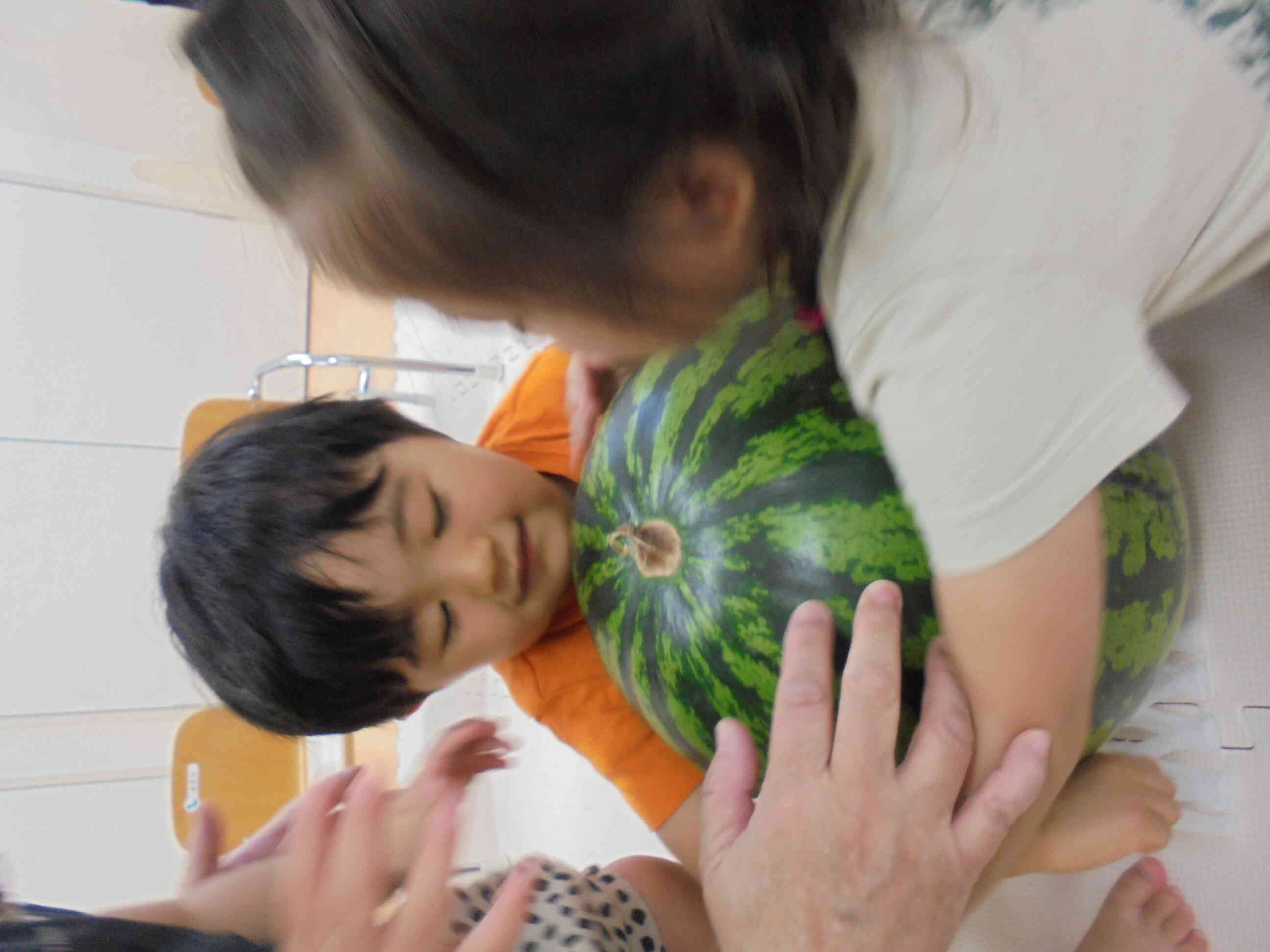今年のすいかは大きいぞ～