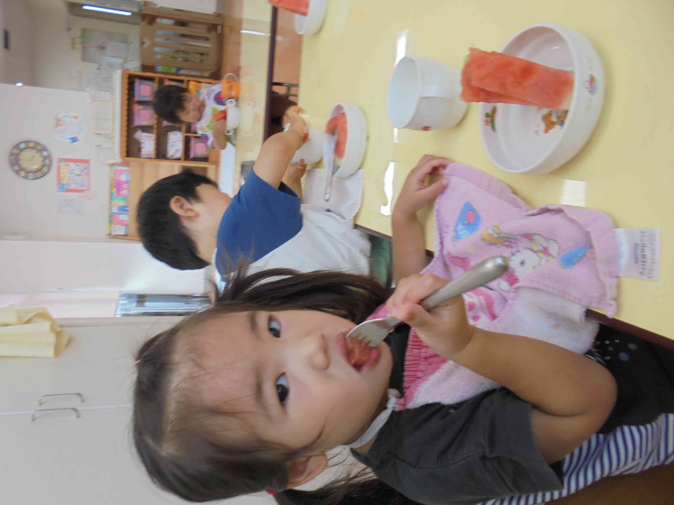 ぱくりと優しく食べるお友だち