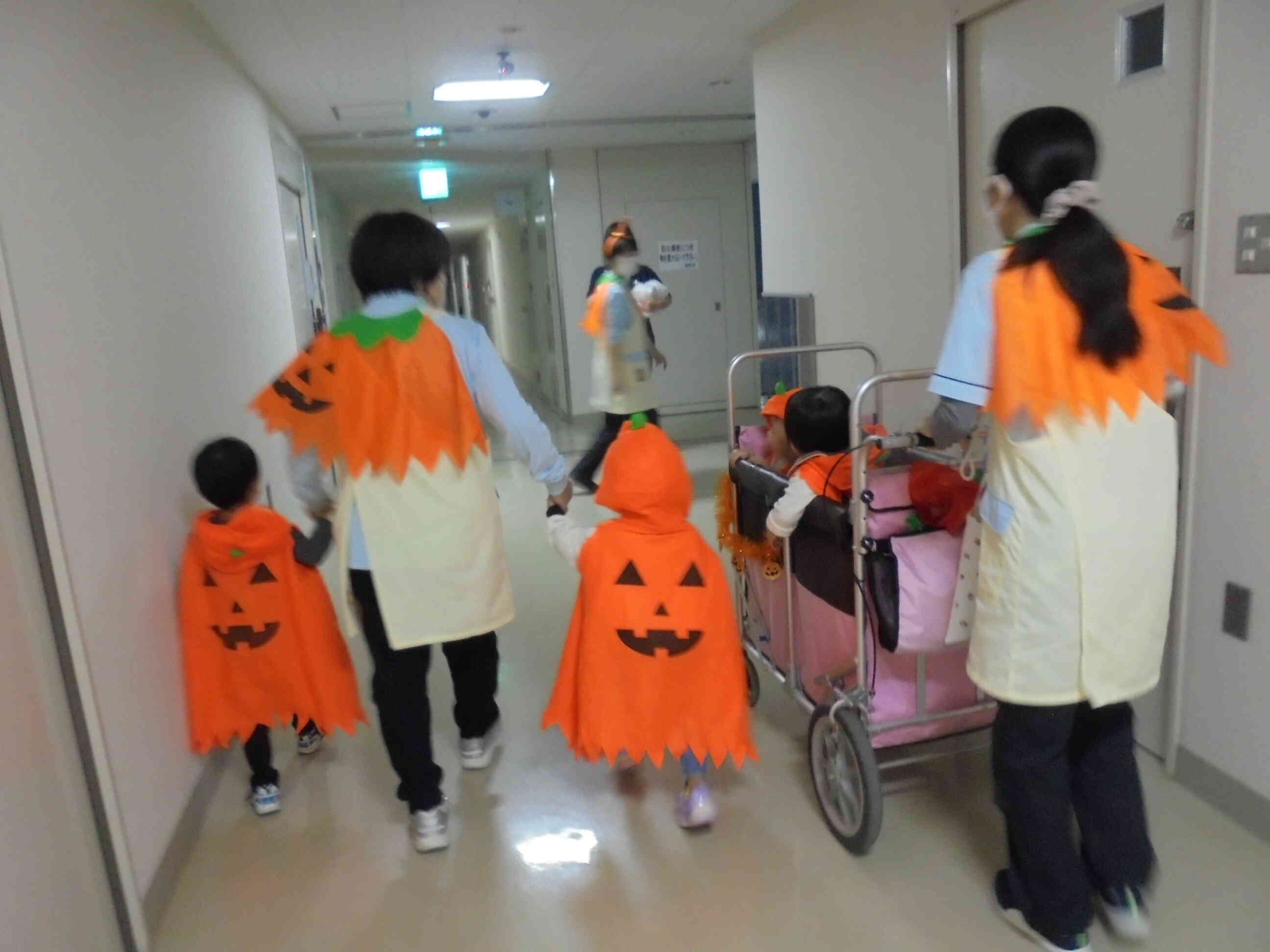 おばけたち　早速いたずらに出発