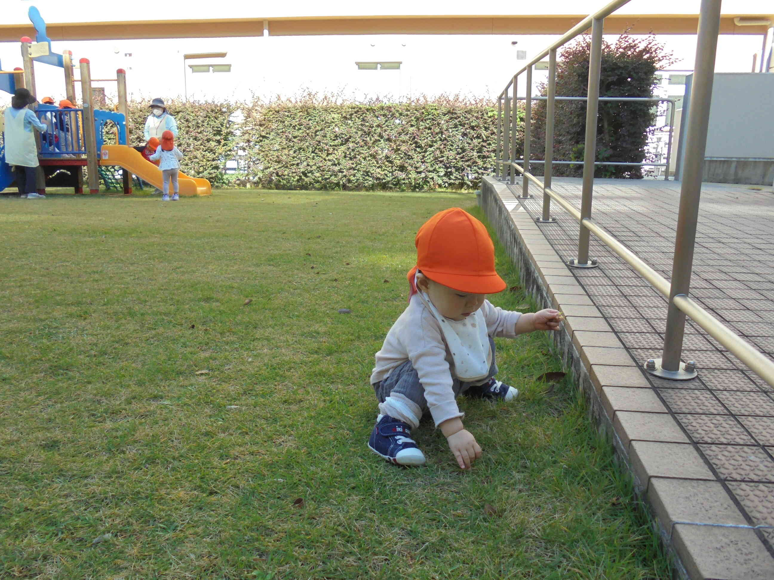 さ、ん、さ、く、中