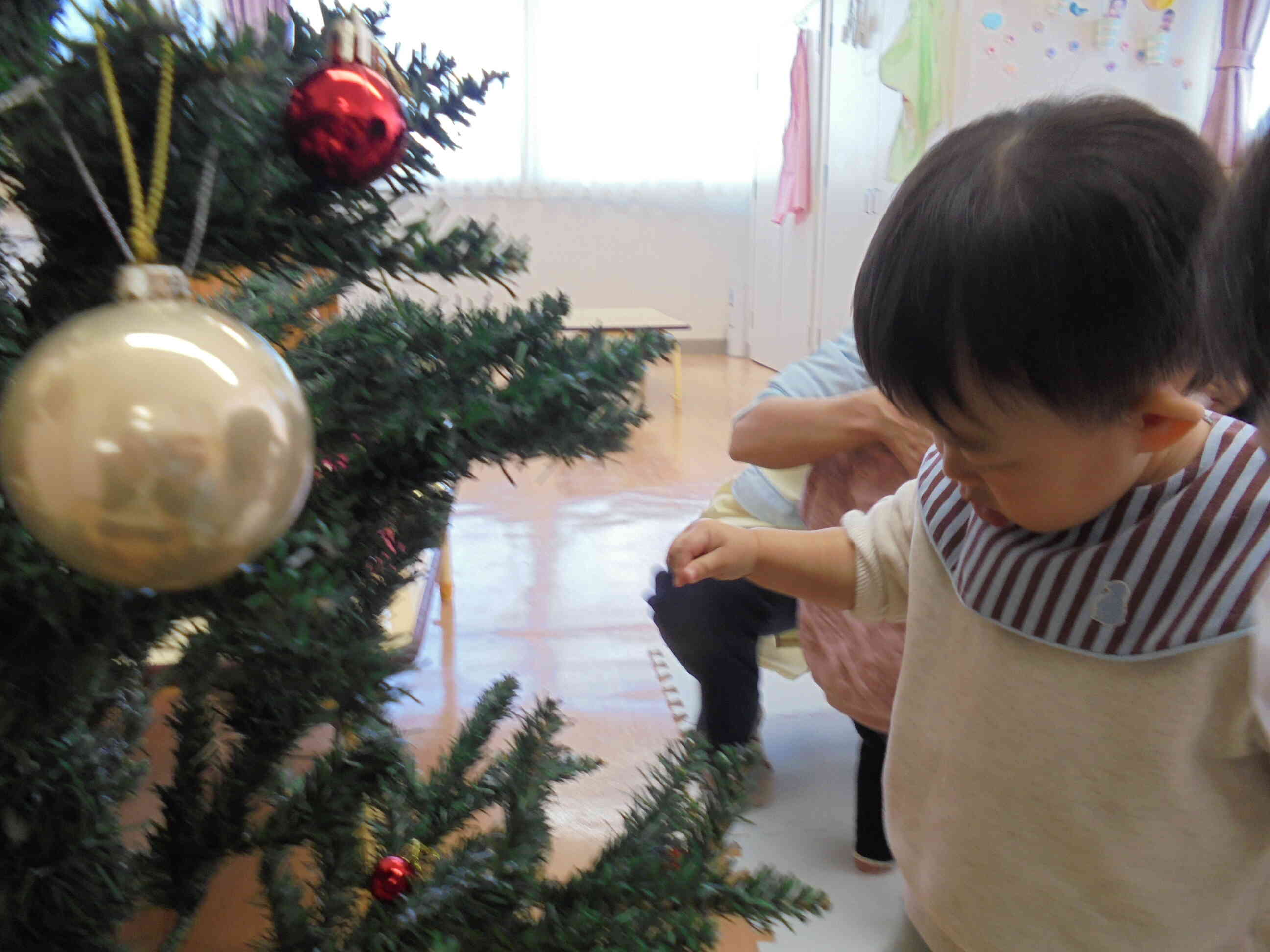 最後の仕上げはキラキラモールをグルグル巻き付けます！