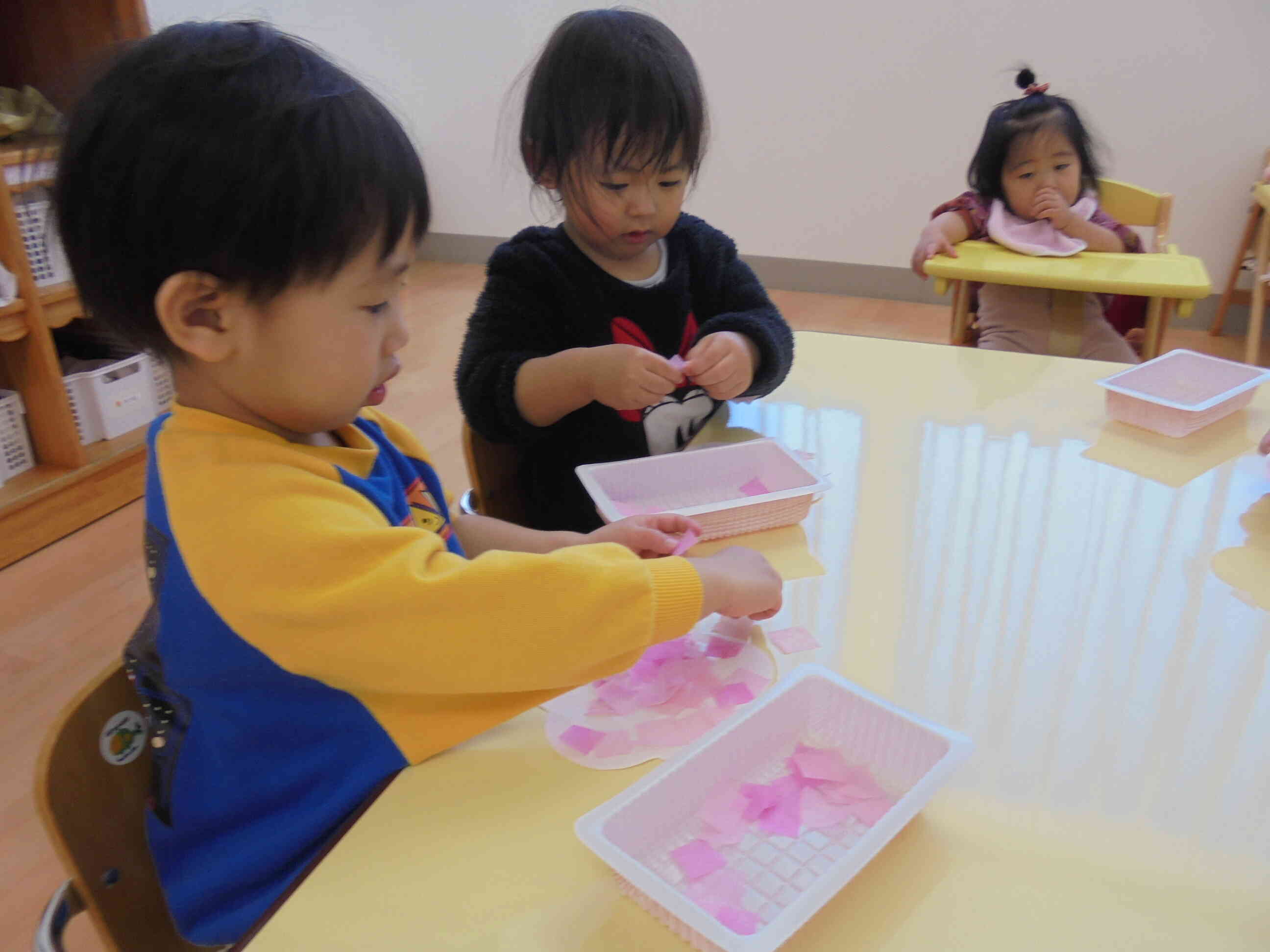 ぺた！　ぺた!!