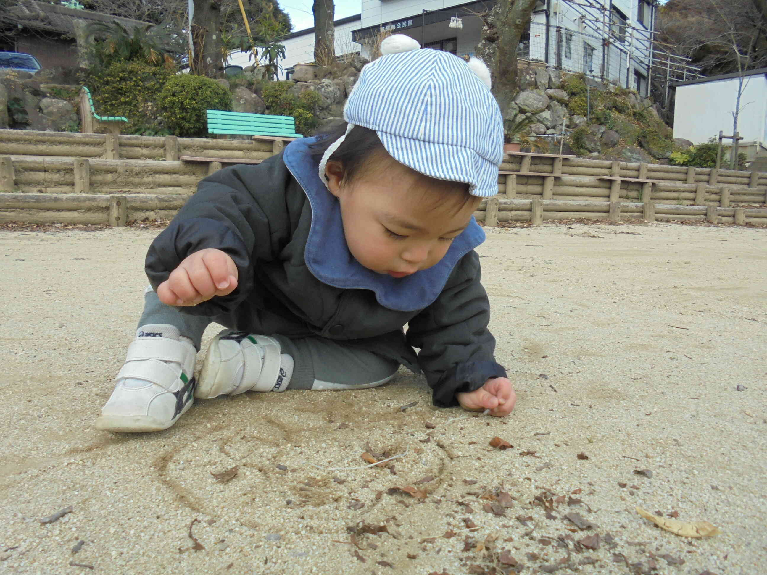 公園で遊ぶの楽しいな!!