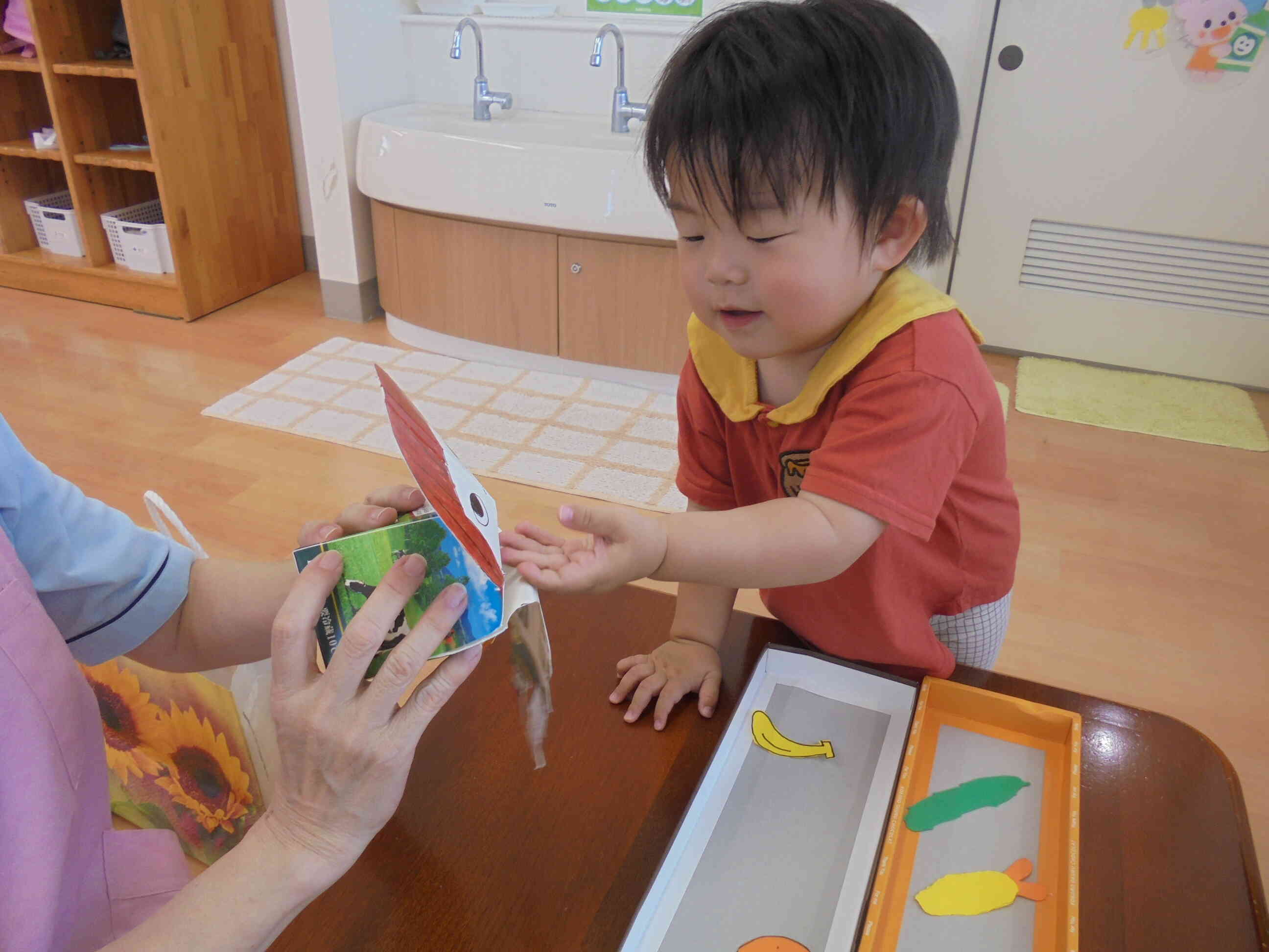 ペコちゃん、よく嚙んで食べようね！