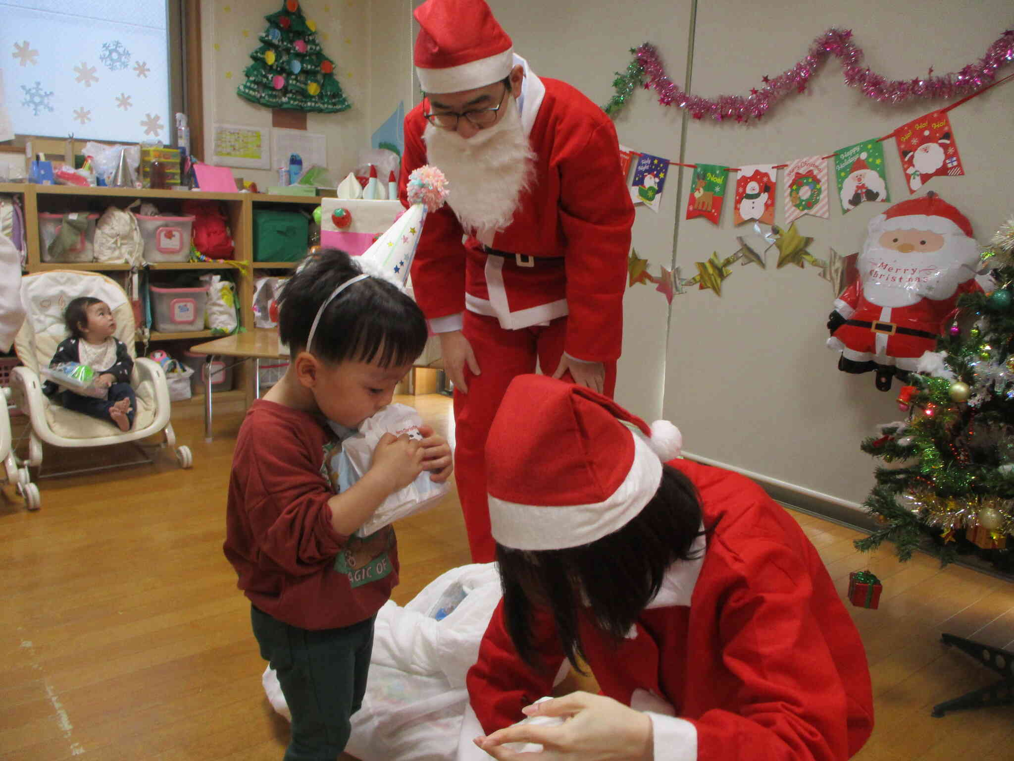ねぇねぇ　サンタさんの好きな食べ物は何なの？　グラタンとクリスマスケーキだよ！