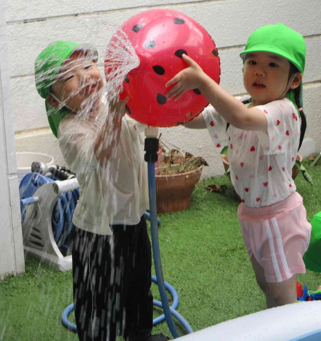 それ~!=水あそび盛り上がってます=