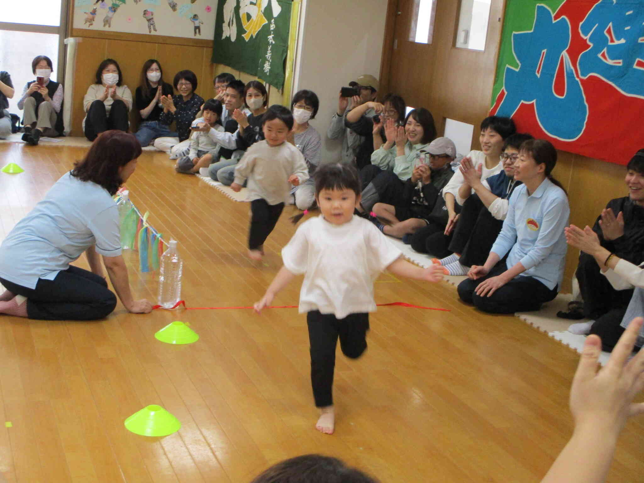 保育室にトラック