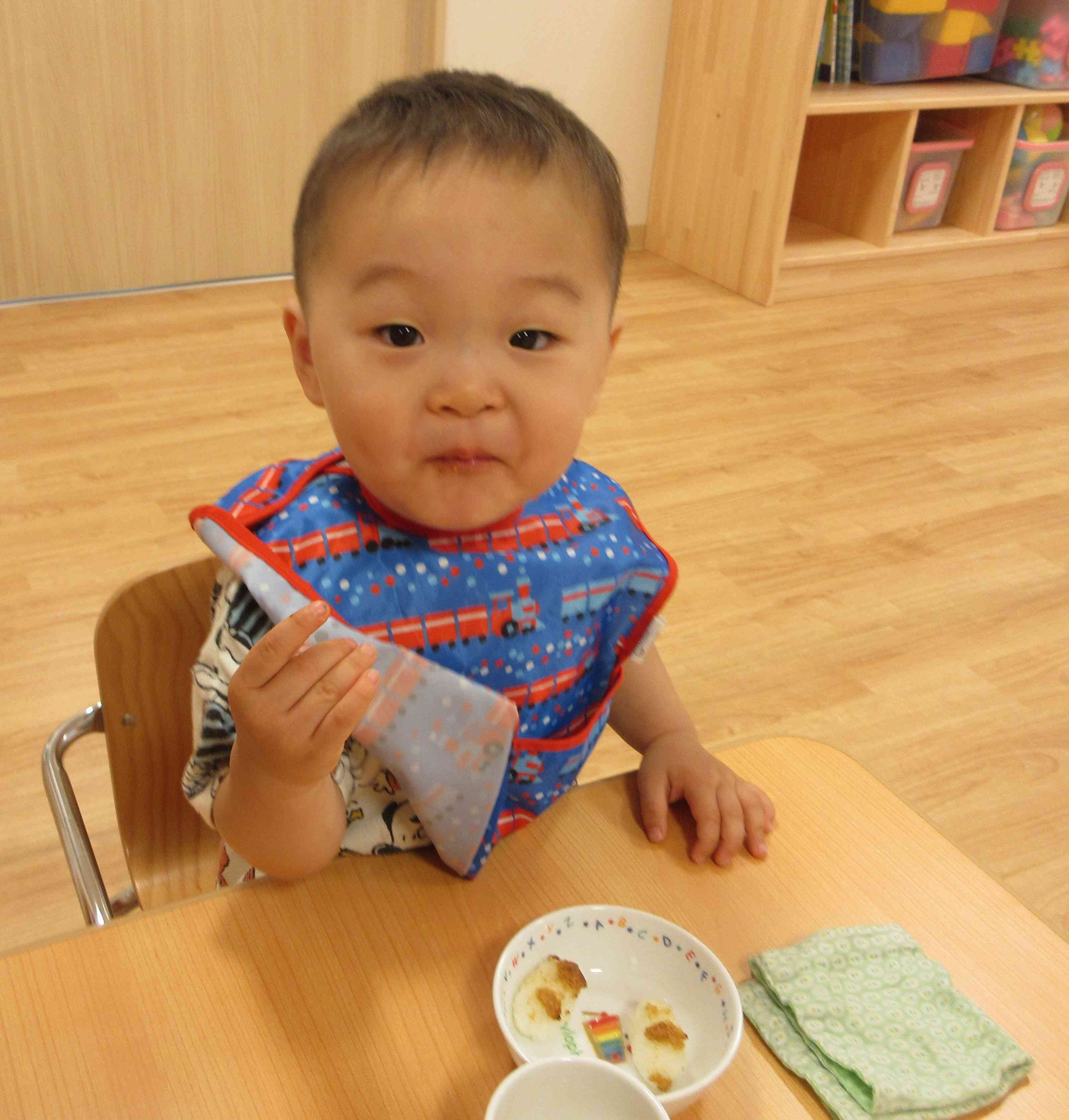 おいしーい！！（1歳児）