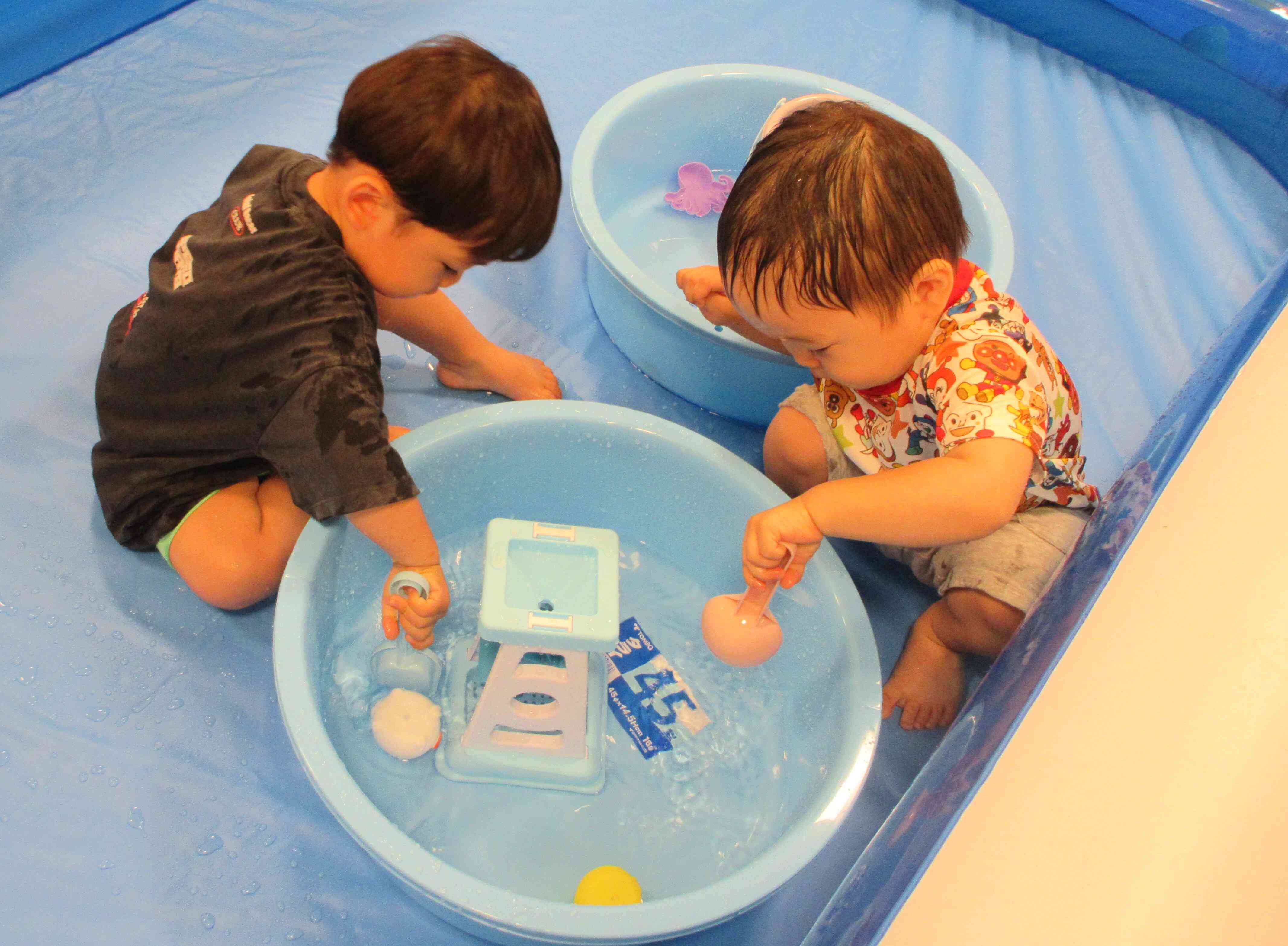 水遊びが始まりました☆(一歳児)