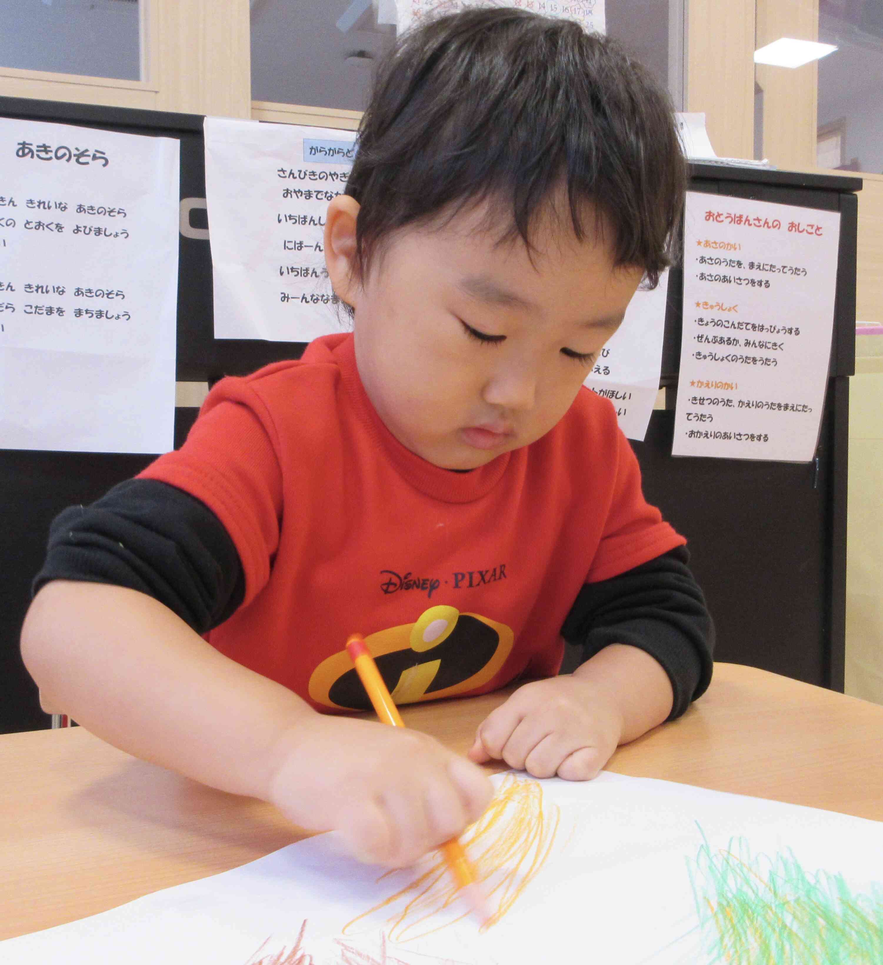 落ち葉で製作（3、4、5歳児）