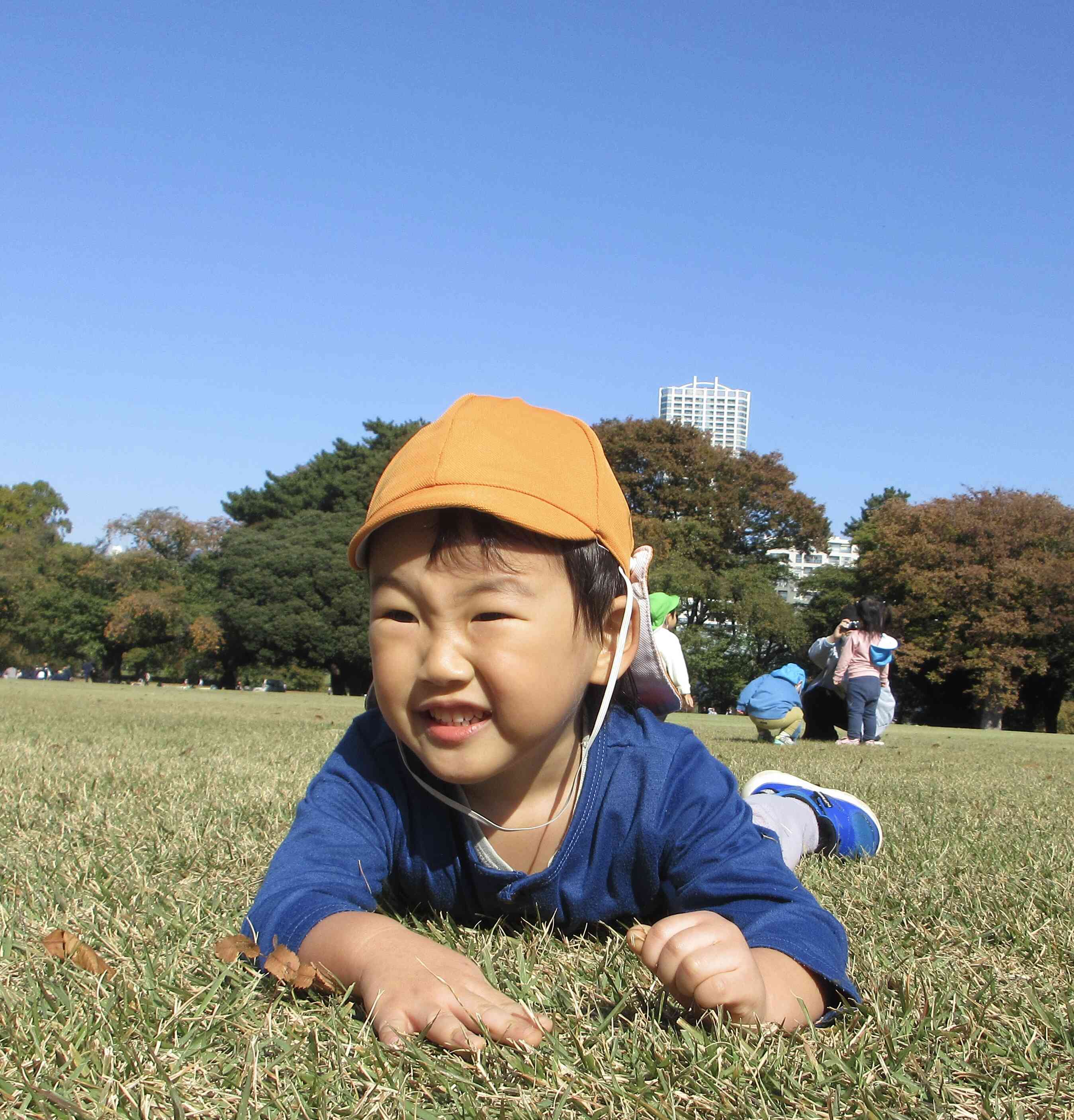 自然を満喫してしています(3、4、5歳児)