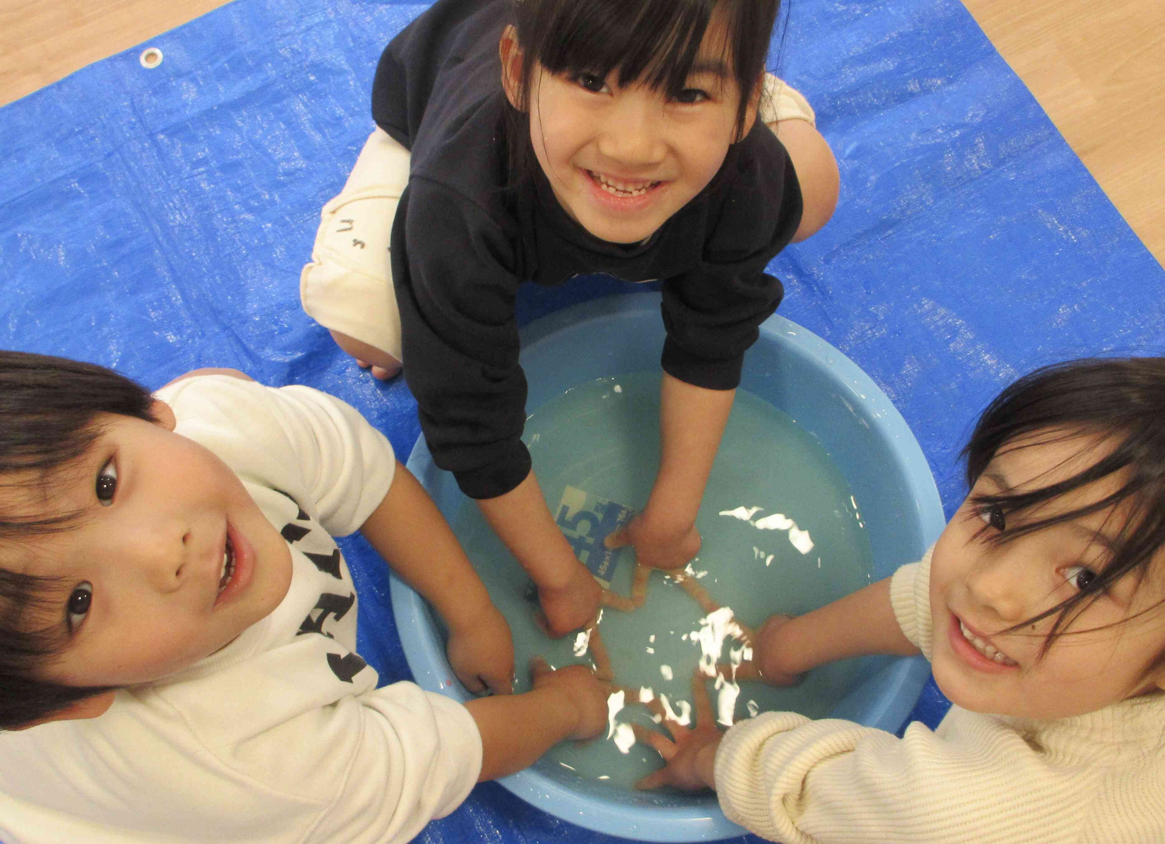 ネットをモミモミ