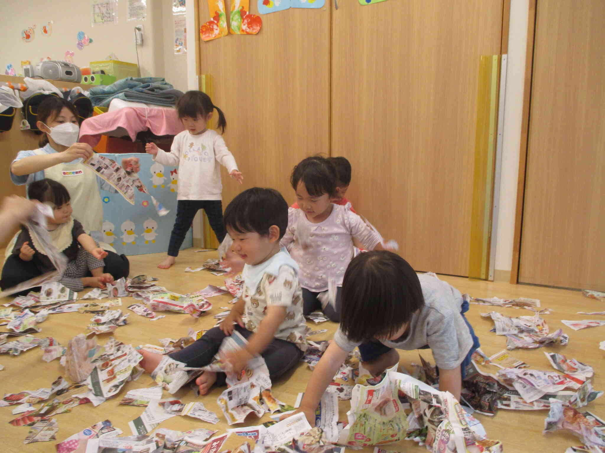 新聞遊び（1.2歳児）