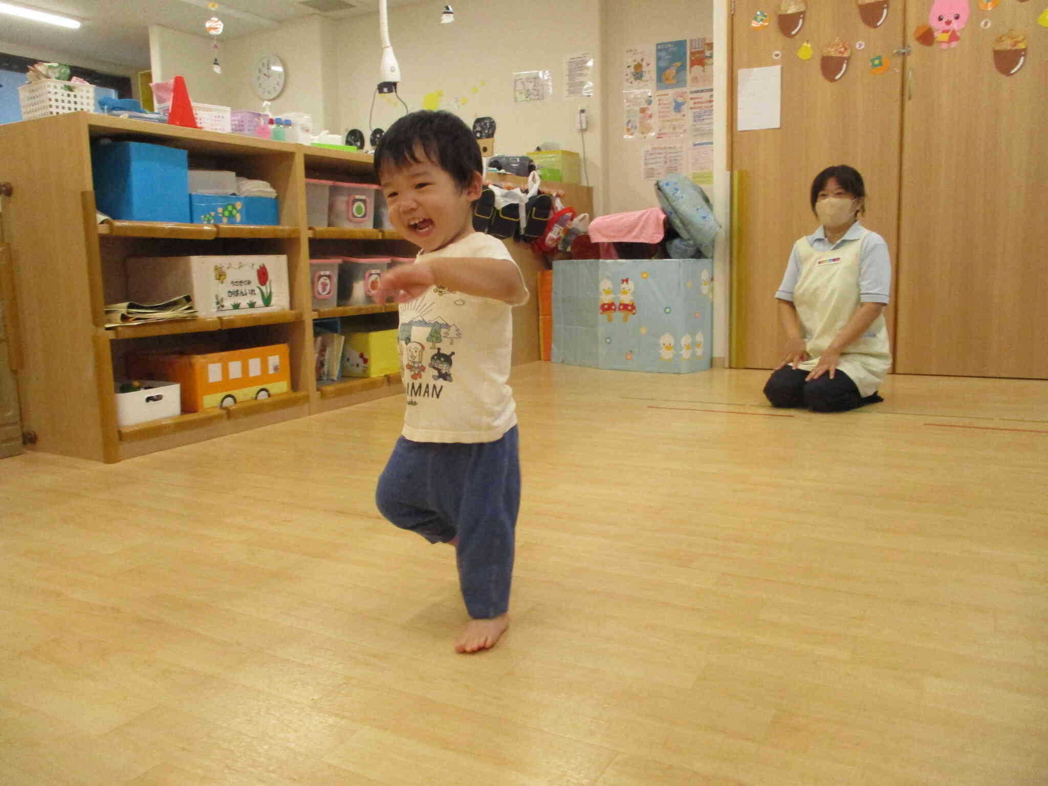 徒競走ではよーいどんの掛け声を聞いてゴールで待つ先生めがけてニコニコで走りました。
