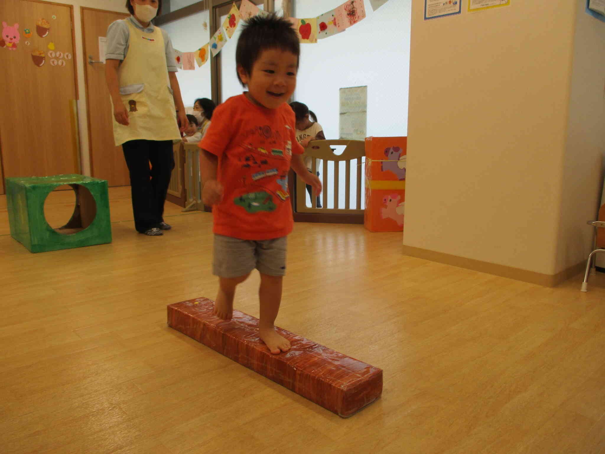 何度もあそんでいるとついに一人でスタスタ渡れるようになった子も！