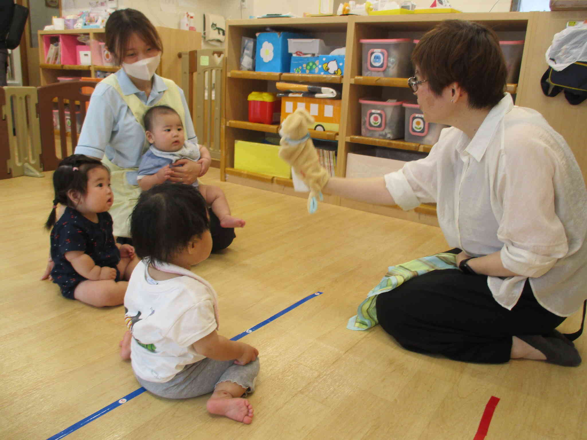 新しいお友だちに目が釘付けです。