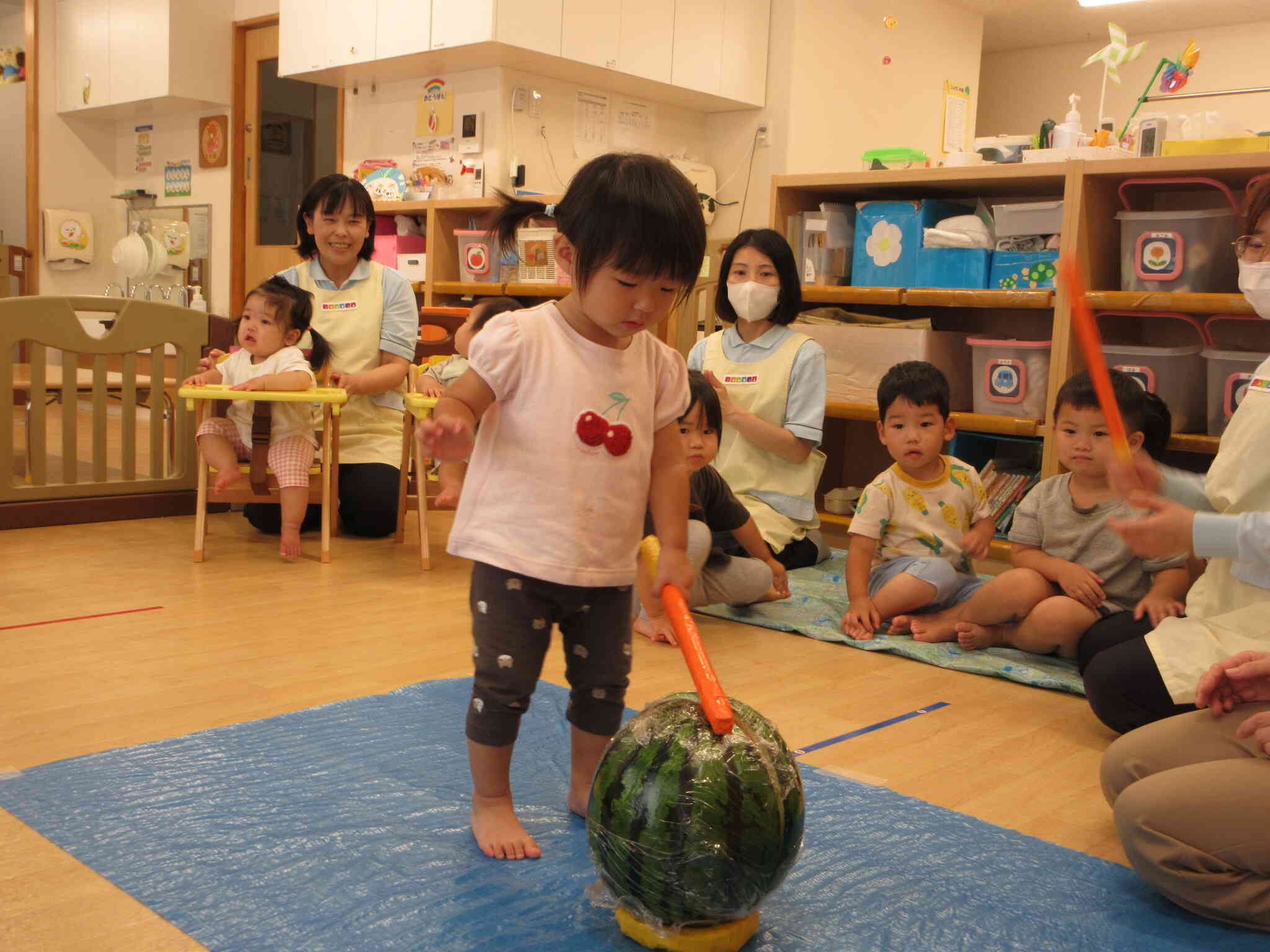 あひる組さんもがんばっていました！割れるかな⁈