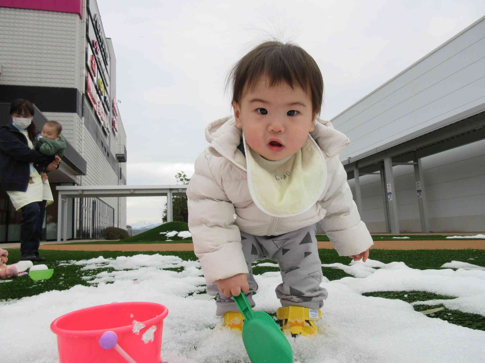 雪が大好き！ずーっと遊んでいたね。