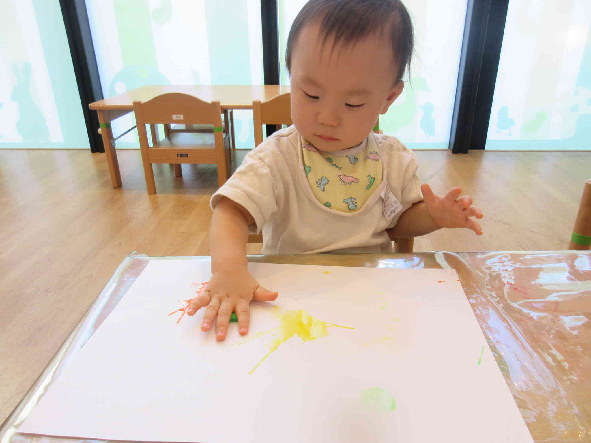 シールでペタペタ