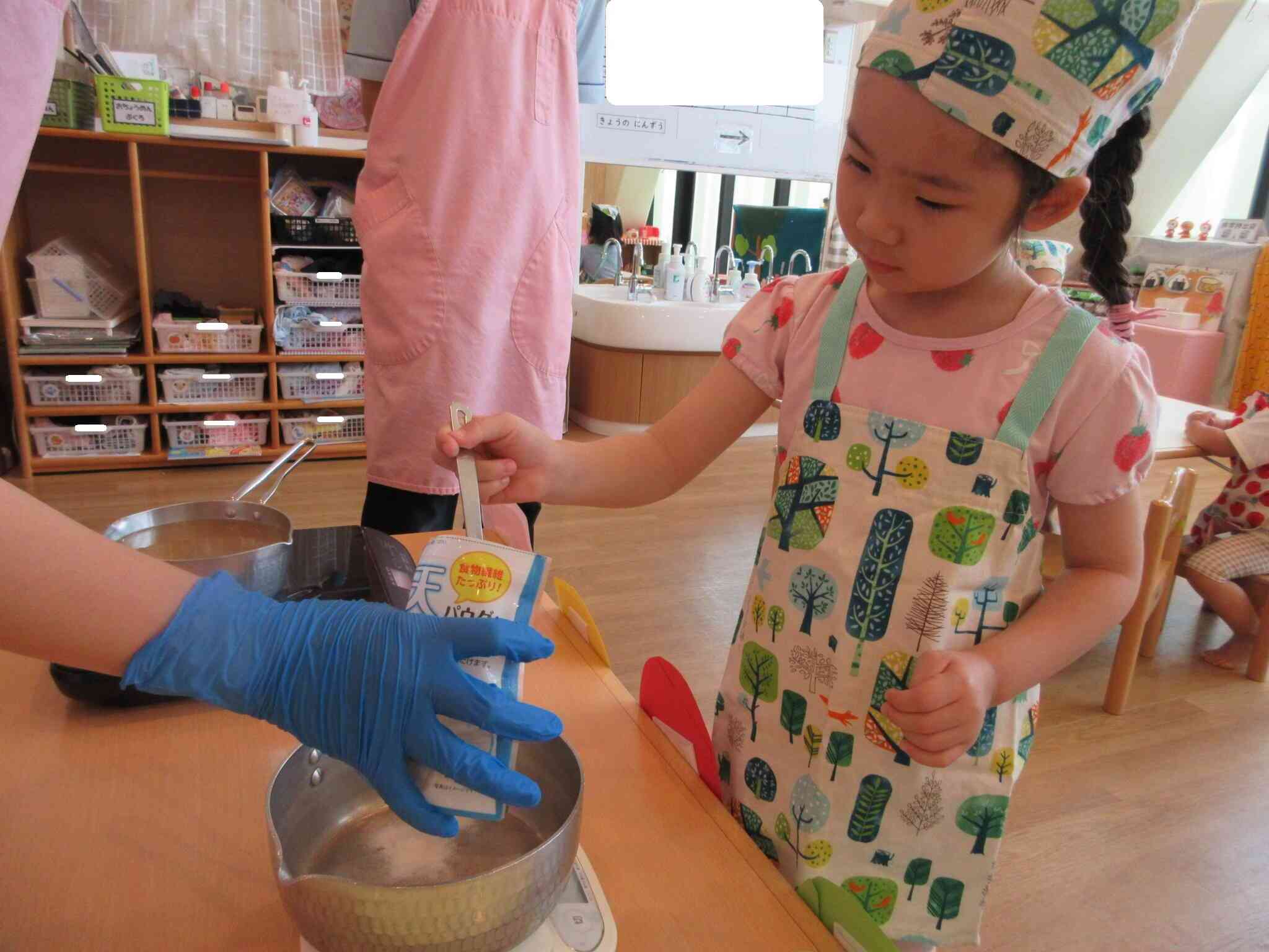 6月の食育～カラフルゼリー作り～