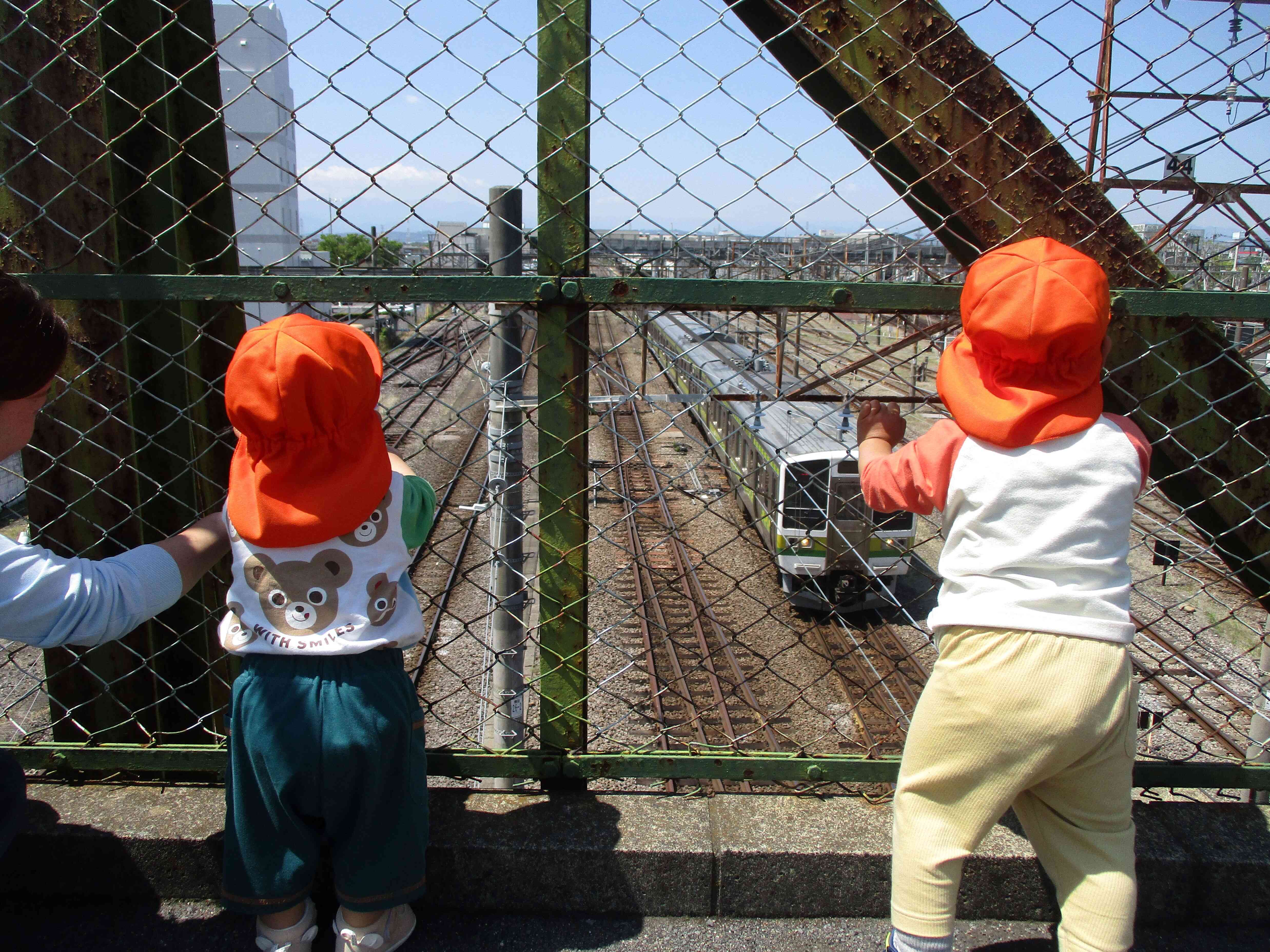 来た！電車かっこいいね　～お散歩中～