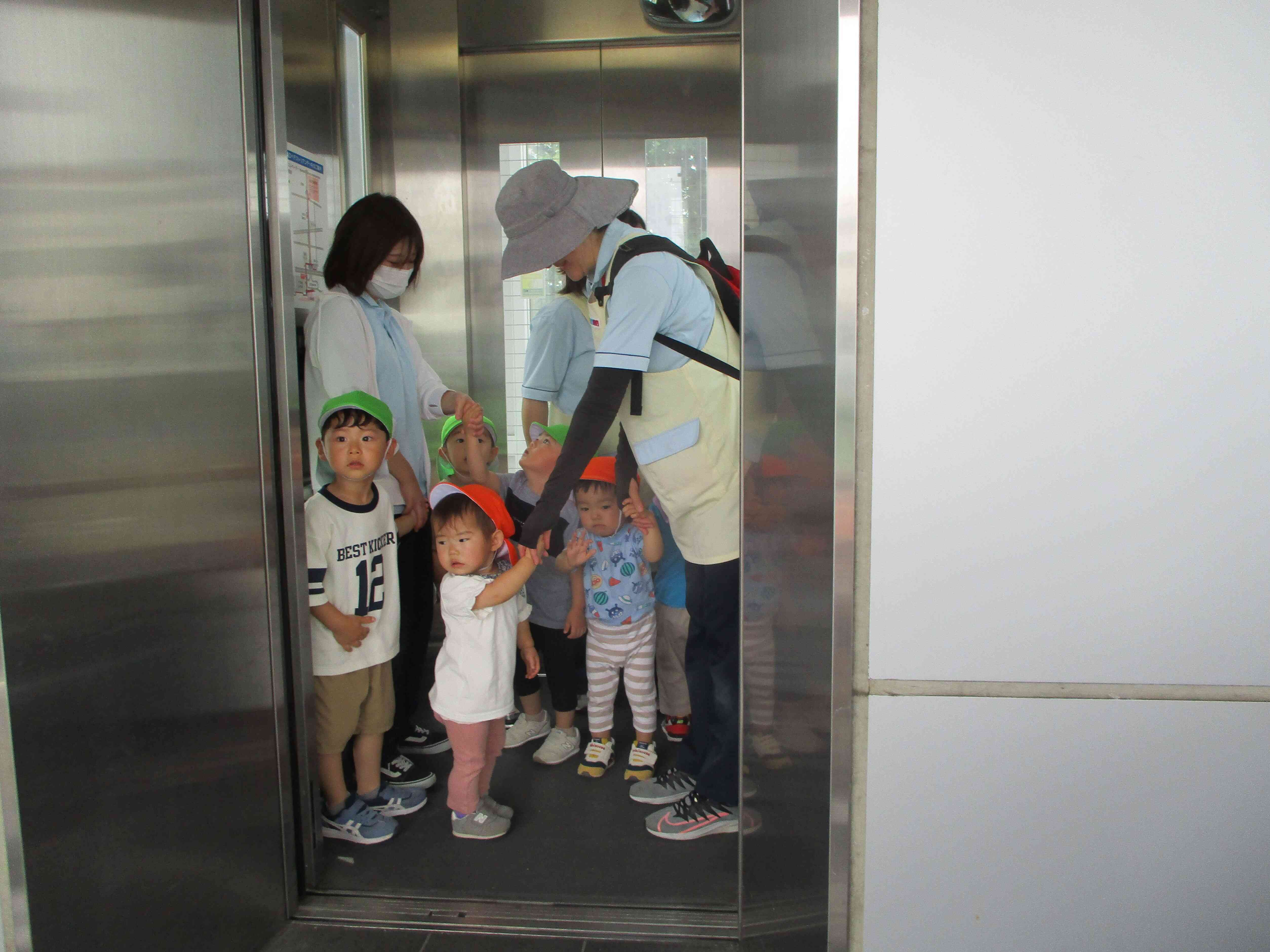 エレベーターにドキドキ♡