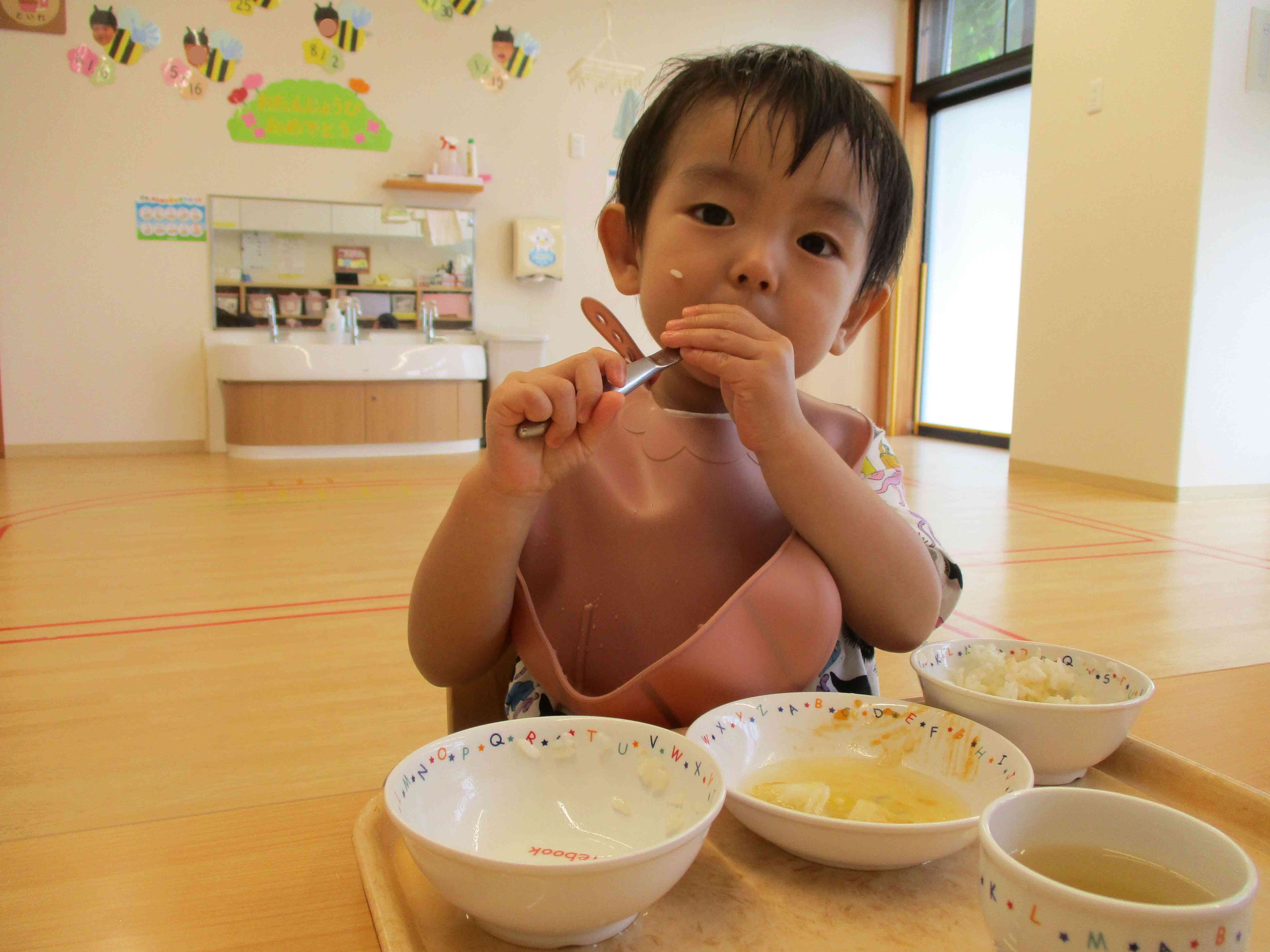 ほっぺにお弁当が！