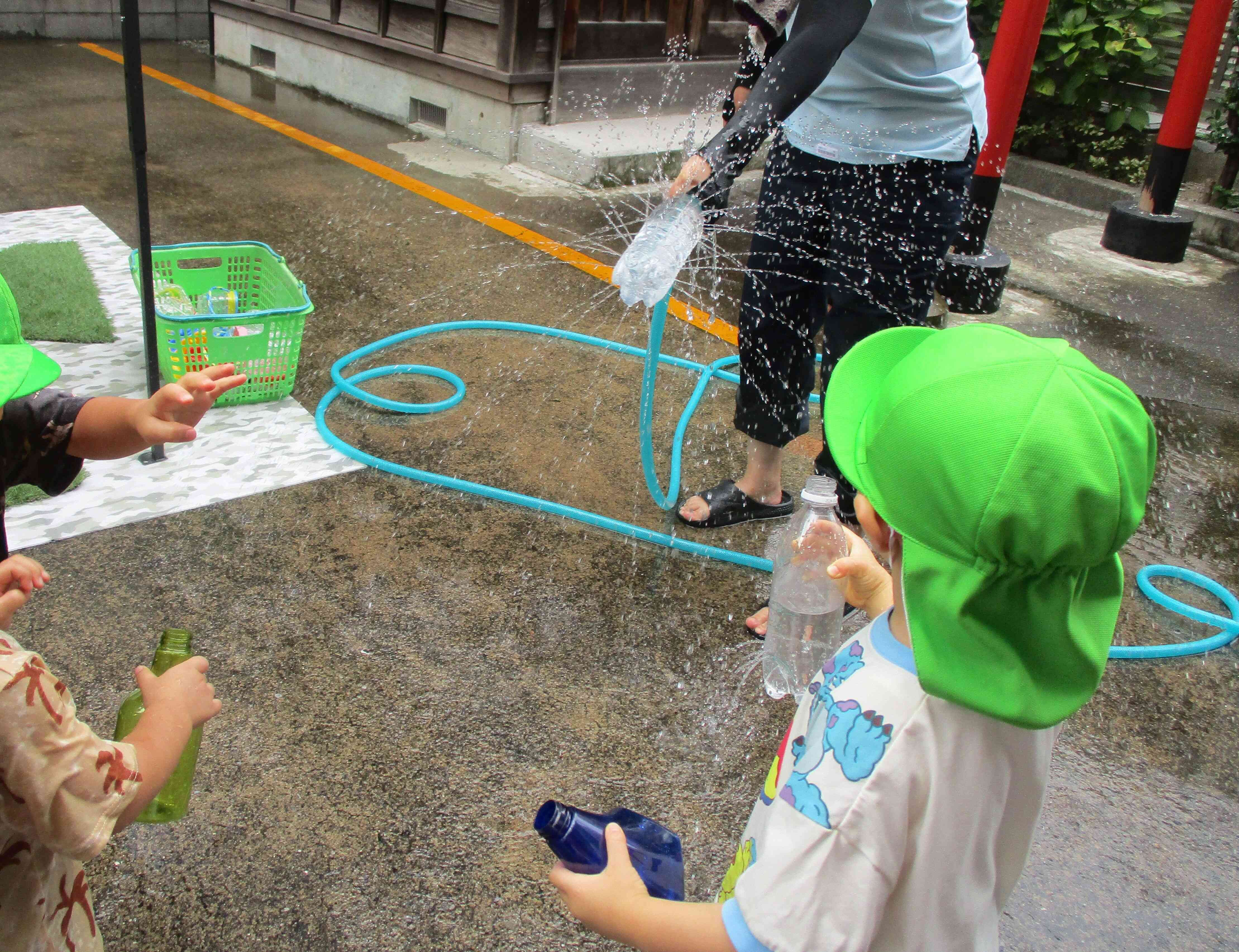 ペットボトルから水が飛び出したー！