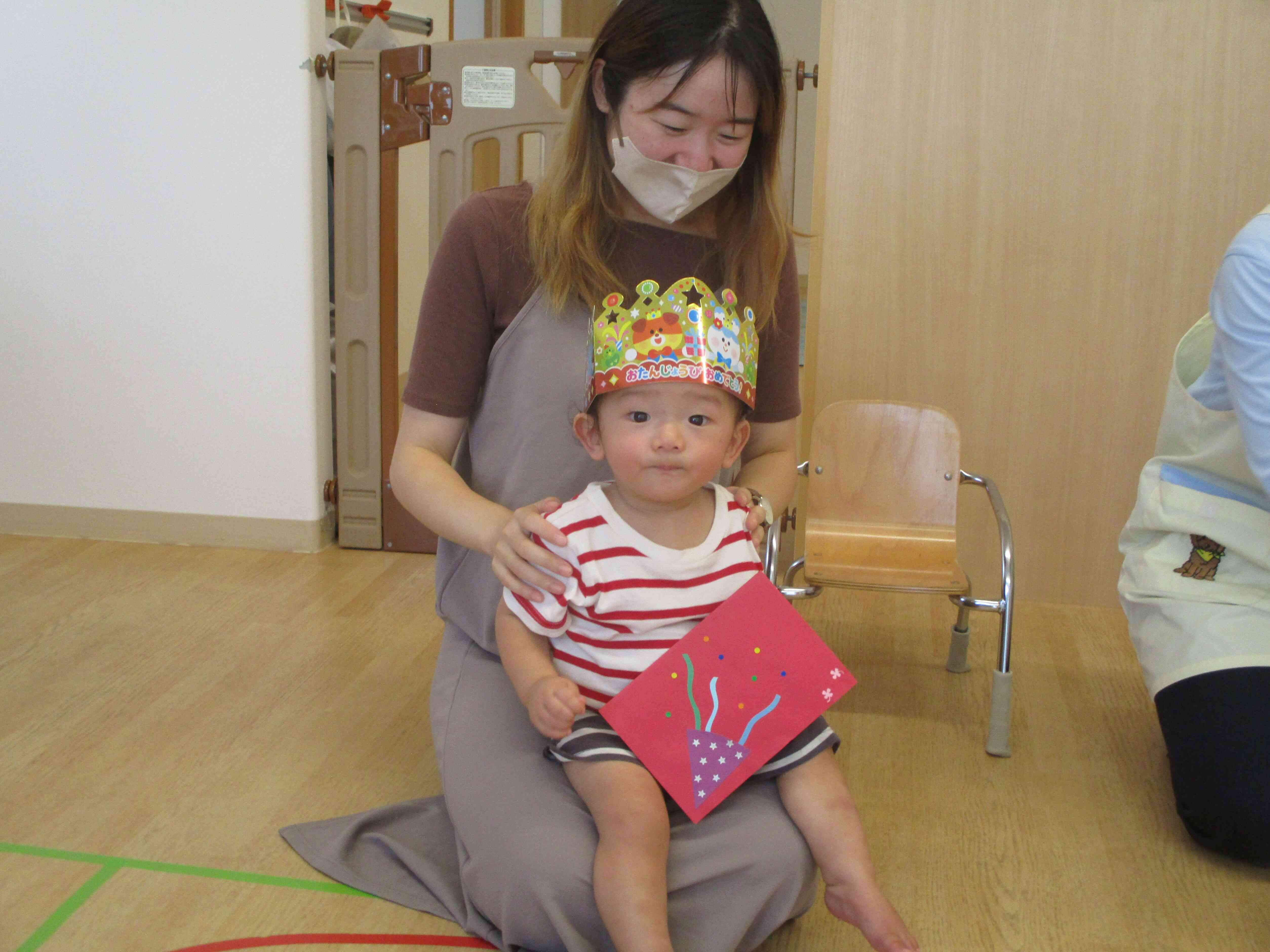 子育てひろばのお友達も一緒にお祝いしました✨
