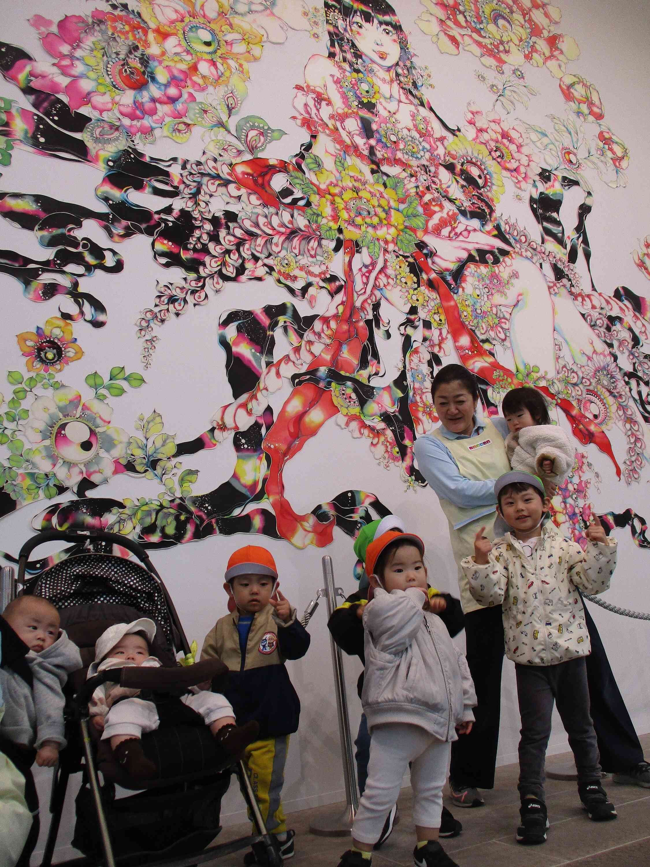 大きくて素敵な絵とハイチーズ♪