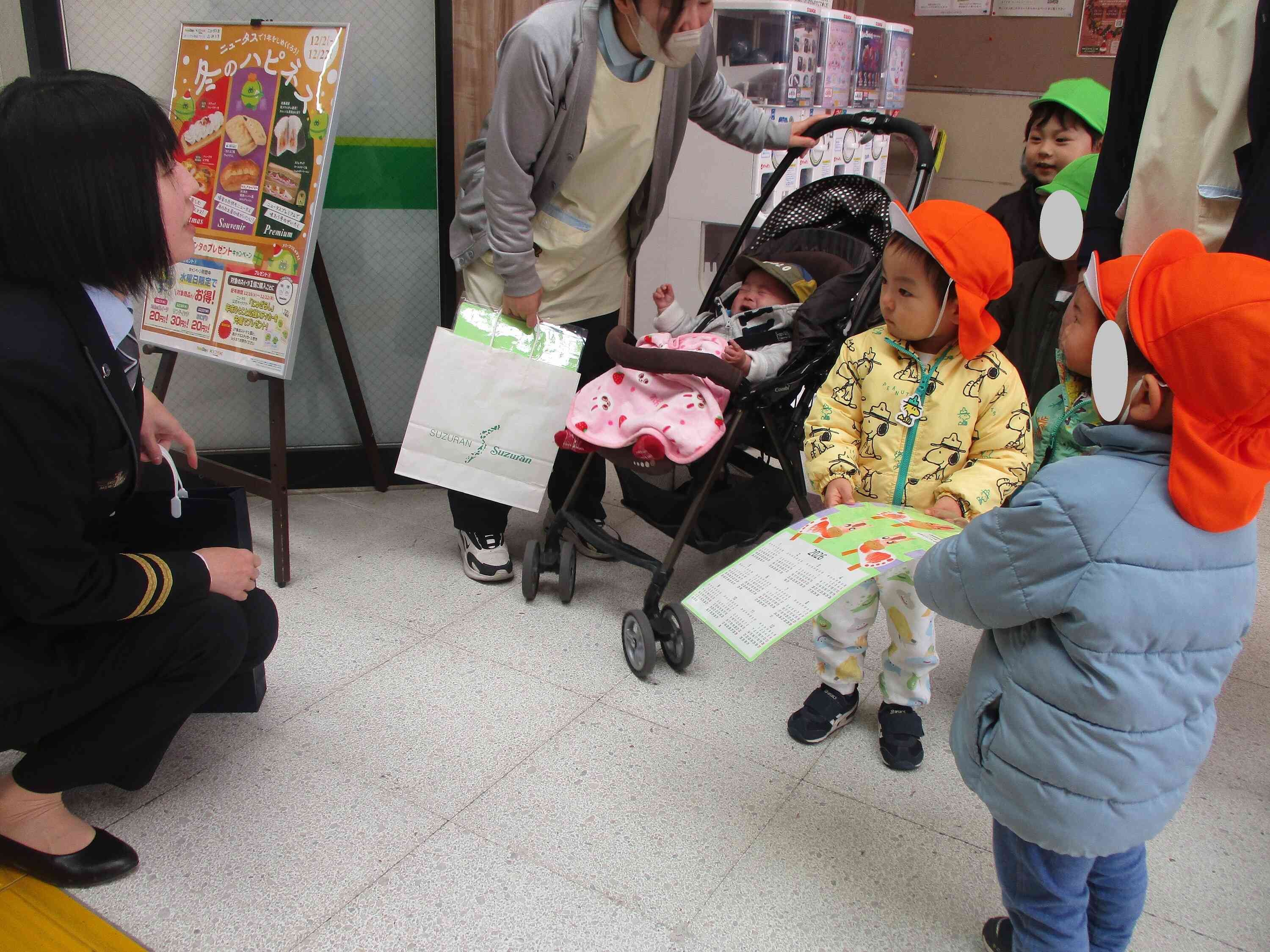 大好きな新前橋駅の駅長さんにもお渡ししました。
