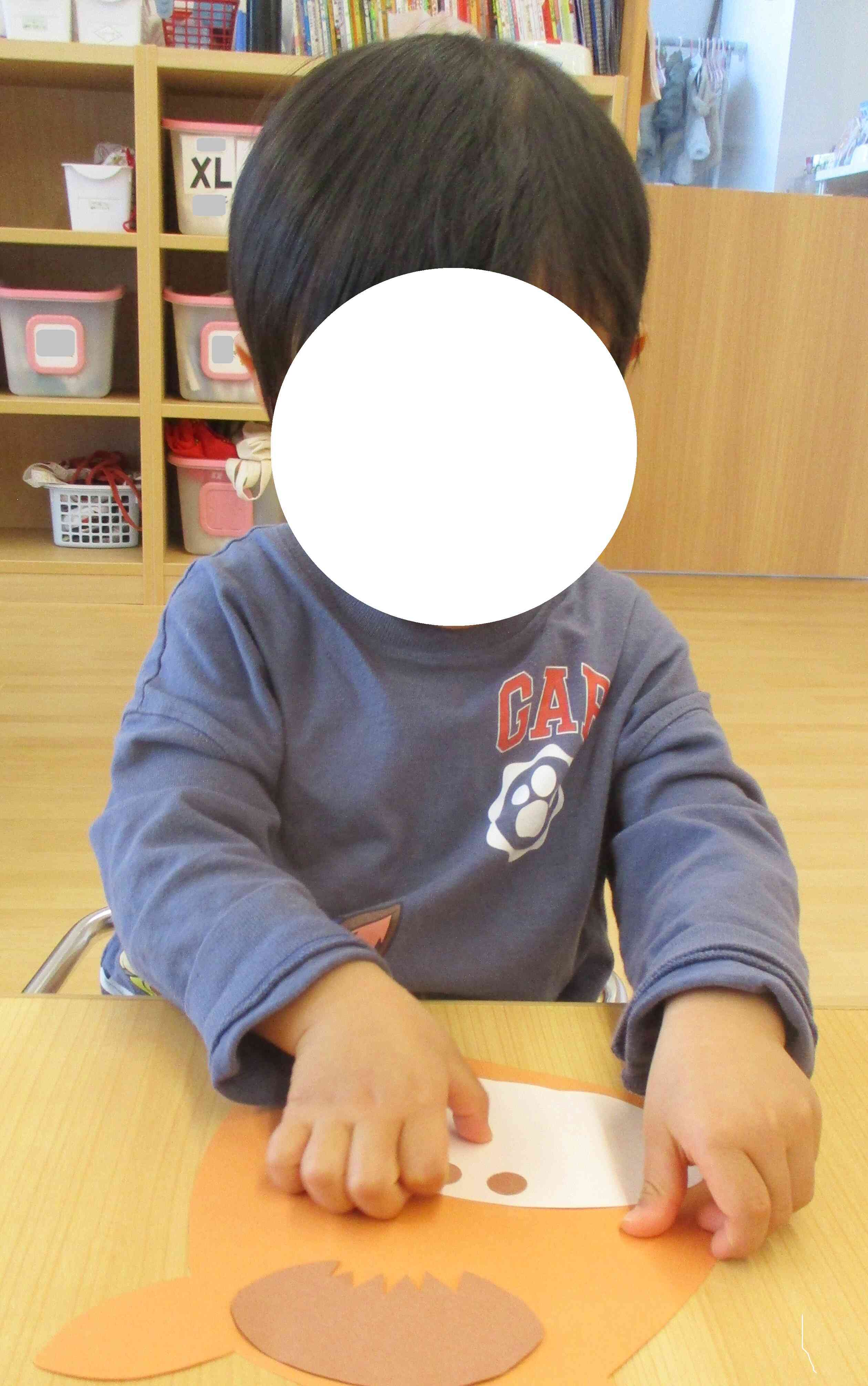 真っ直ぐ貼るのは、難しいな…