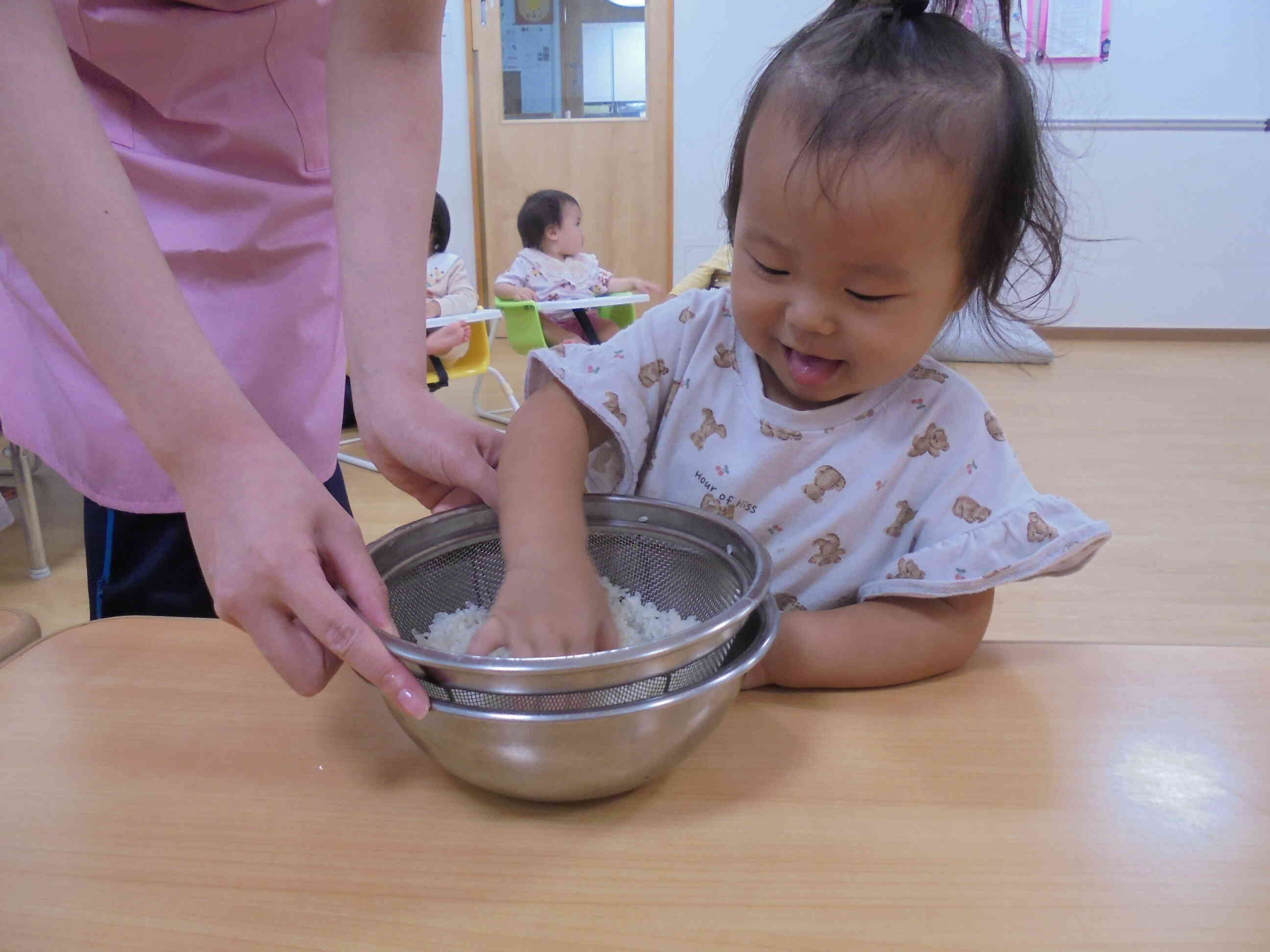 10月の食育[お米とぎ]