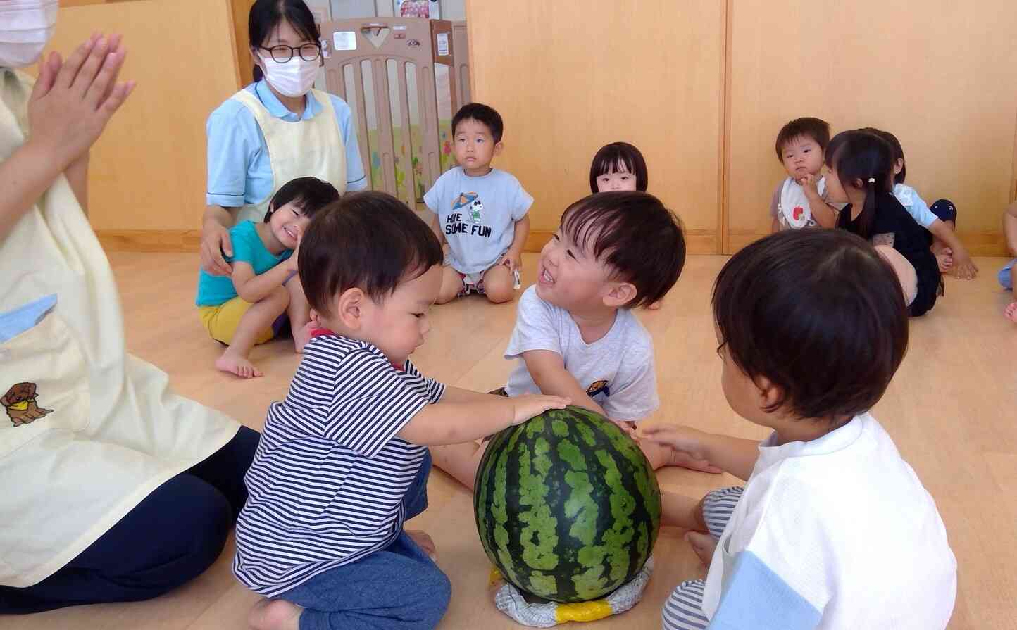 すいか割り｜ニチイキッズ新白河保育園｜ニチイキッズ
